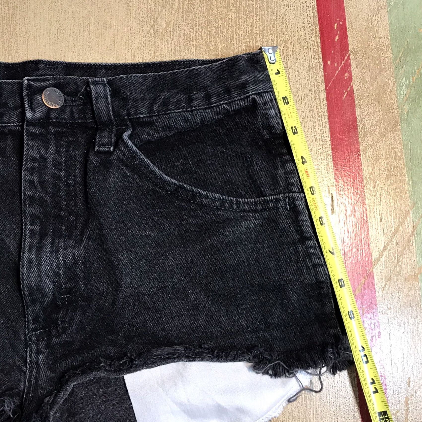 Denime VINTAGE Rustler Shorts Womens Cut Off Black Denim 29 90s 5-Pocket Rustler Women's Jeans Shorts Size 29" - 5 Thumbnail