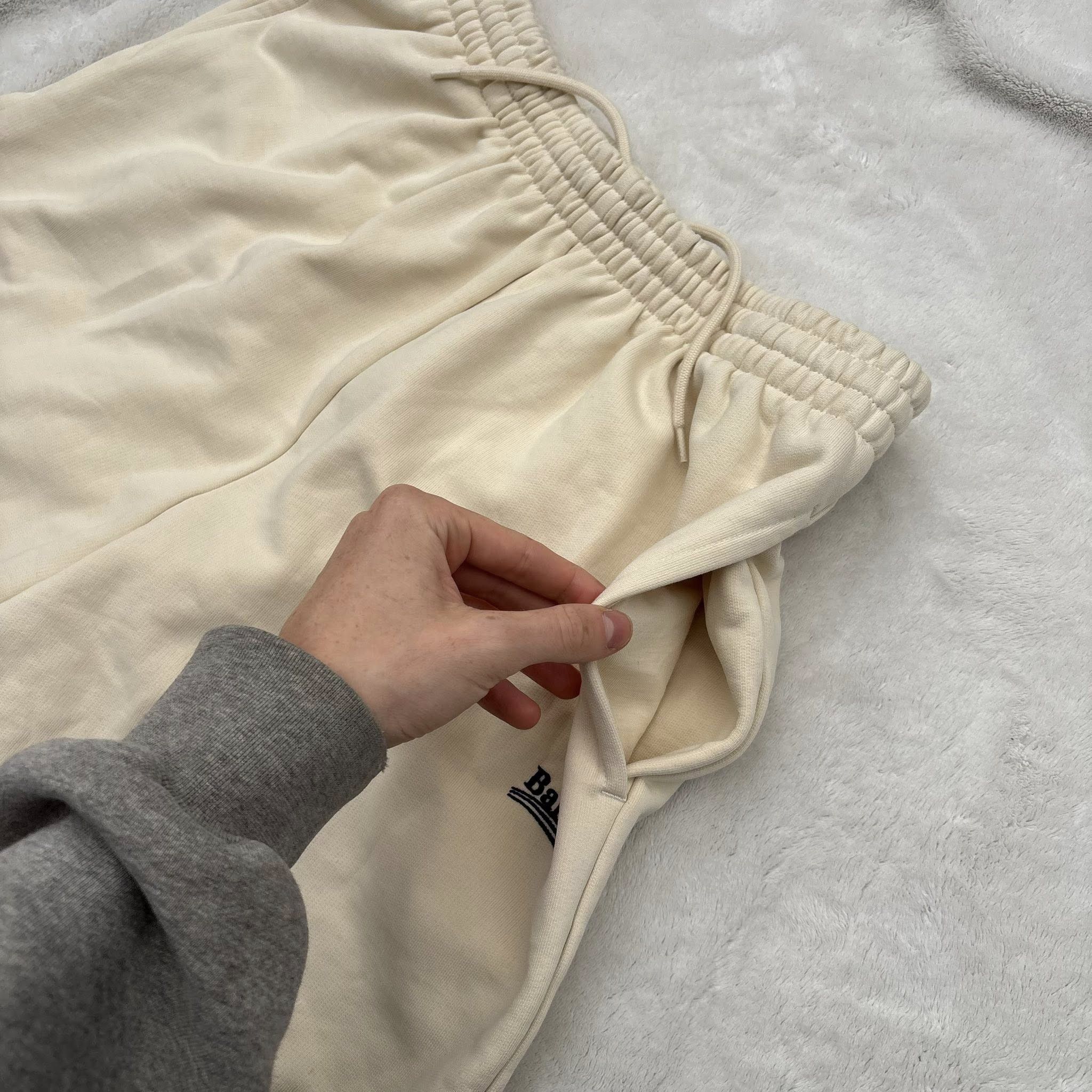 Balenciaga Balenciaga Political Campaign Cream Sweatshorts Size US 34 / EU 50 - 3 Thumbnail