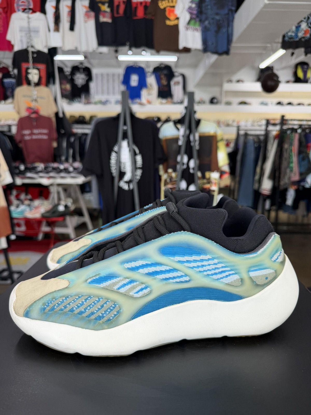 Adidas Adidas Yeezy 700 V3 Arzareth Size 10 (2020) Size US 10 / EU 43 - 7 Thumbnail