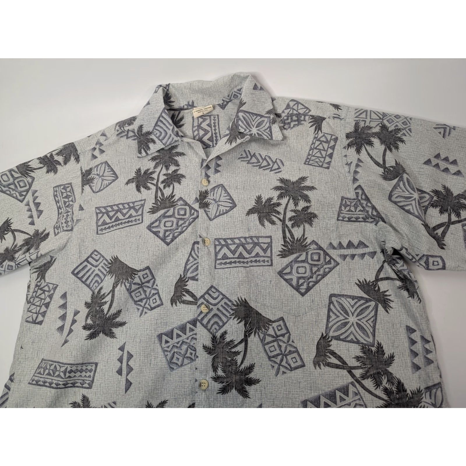 Vivobarefoot VTG Go Barefoot Shirt Men's L Light Grey Blue Hawaiian Aloha Collared Floral Short Sleeve Button-Up Size US L / EU 52-54 / 3 - 5 Thumbnail