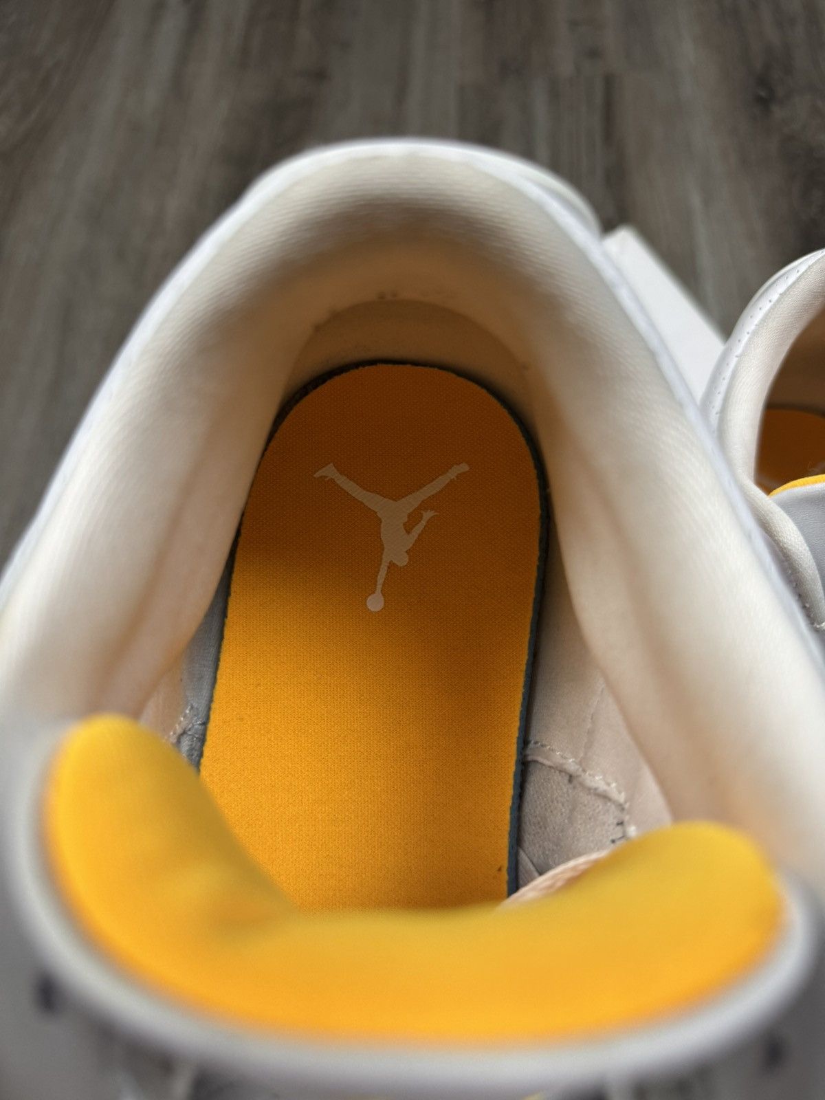 Jordan Brand Air Jordan 3 Retro Laser Orange Size 10W/8.5M Size US 8.5 / EU 41-42 - 7 Thumbnail