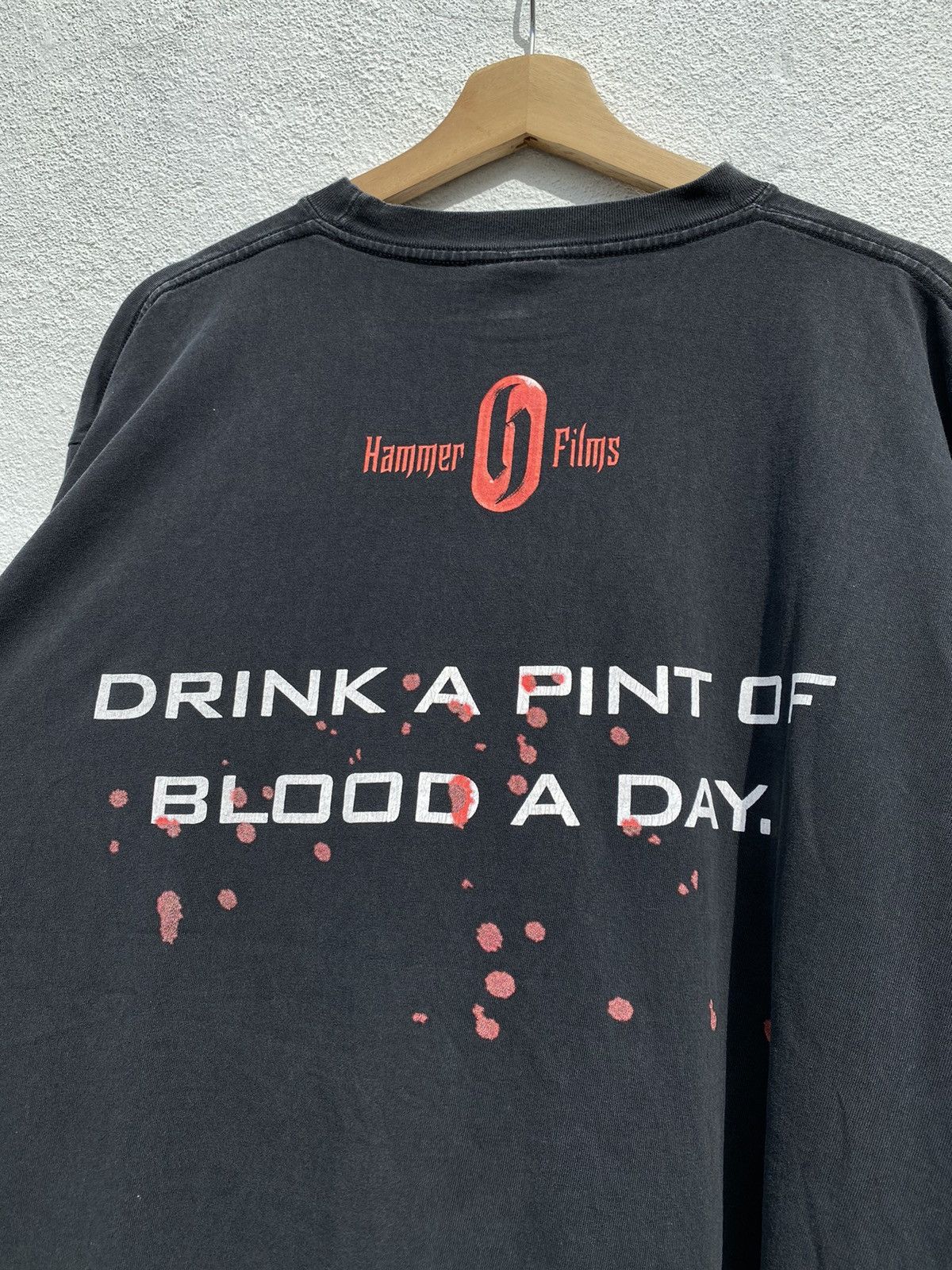 Band Tees Vintage Movie Taste the Blood of Dracula Size US XL / EU 56 / 4 - 3 Thumbnail