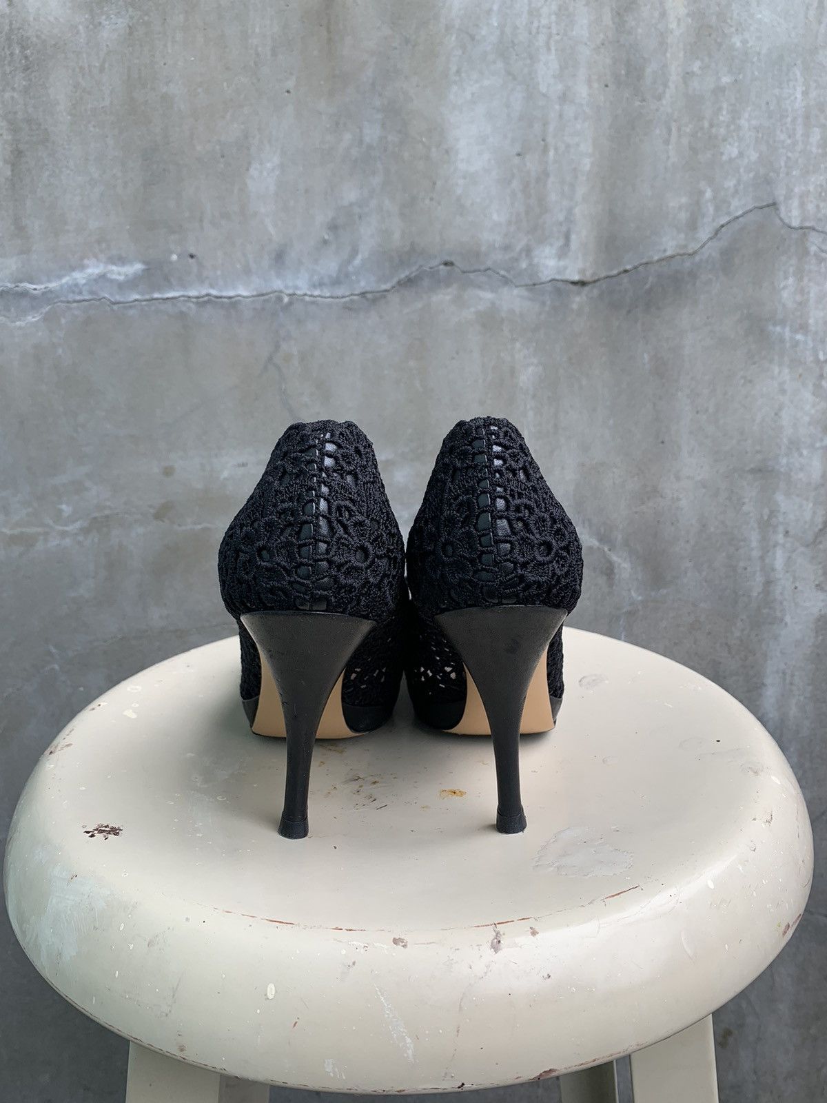 Salvatore Ferragamo Flower Crochet Heels Size US 7 / IT 37 - 4 Thumbnail