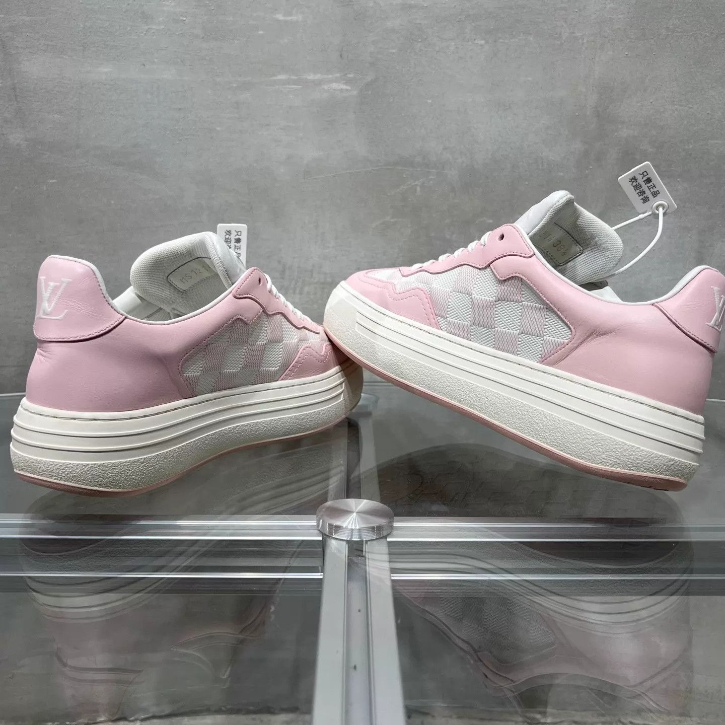 Louis Vuitton LV Pink Monogram Sneaker UK4.5 38.5 YH26859 Size US 8 / IT 38 - 5 Thumbnail