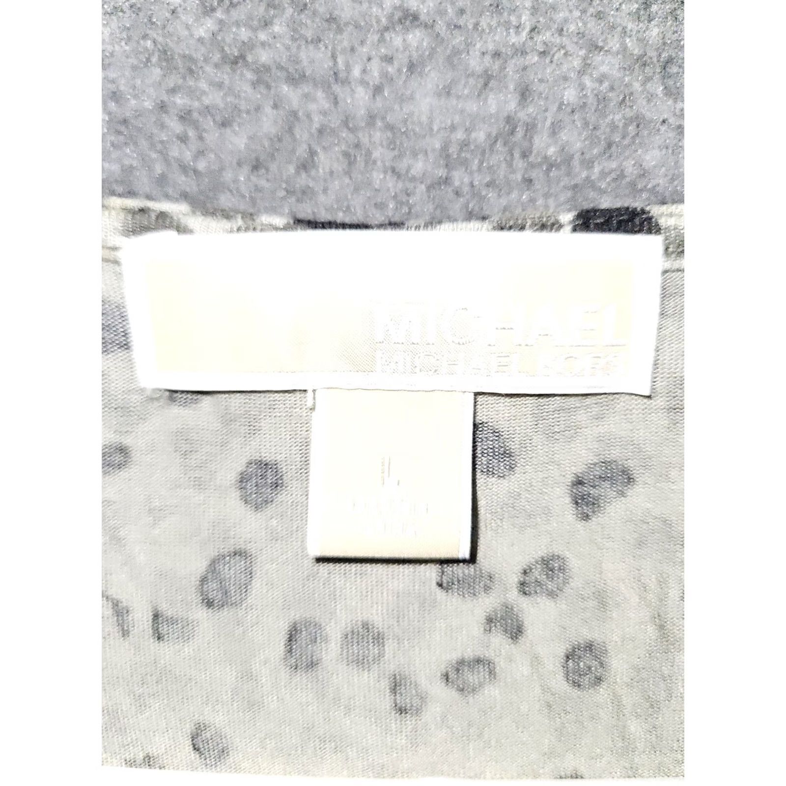 Michael Kors VINTAGE Michael Kors Top Women's L Sleeveless Camo Cheetah Stretch Scoop Neck Preppy Size L / US 10 / IT 46 - 2 Thumbnail