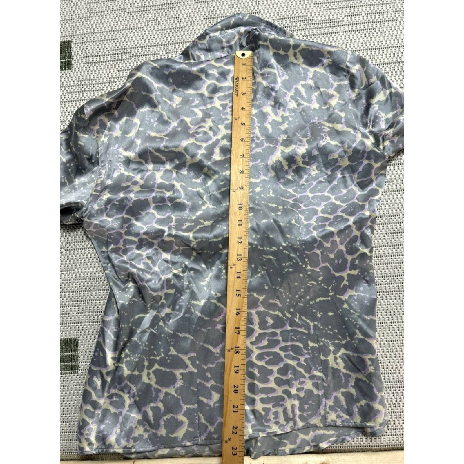 Giorgio Armani Giorgio Armani Blouse Womens 46 Gray Silk Animal Print Casual Size L / US 10 / IT 46 - 4 Thumbnail