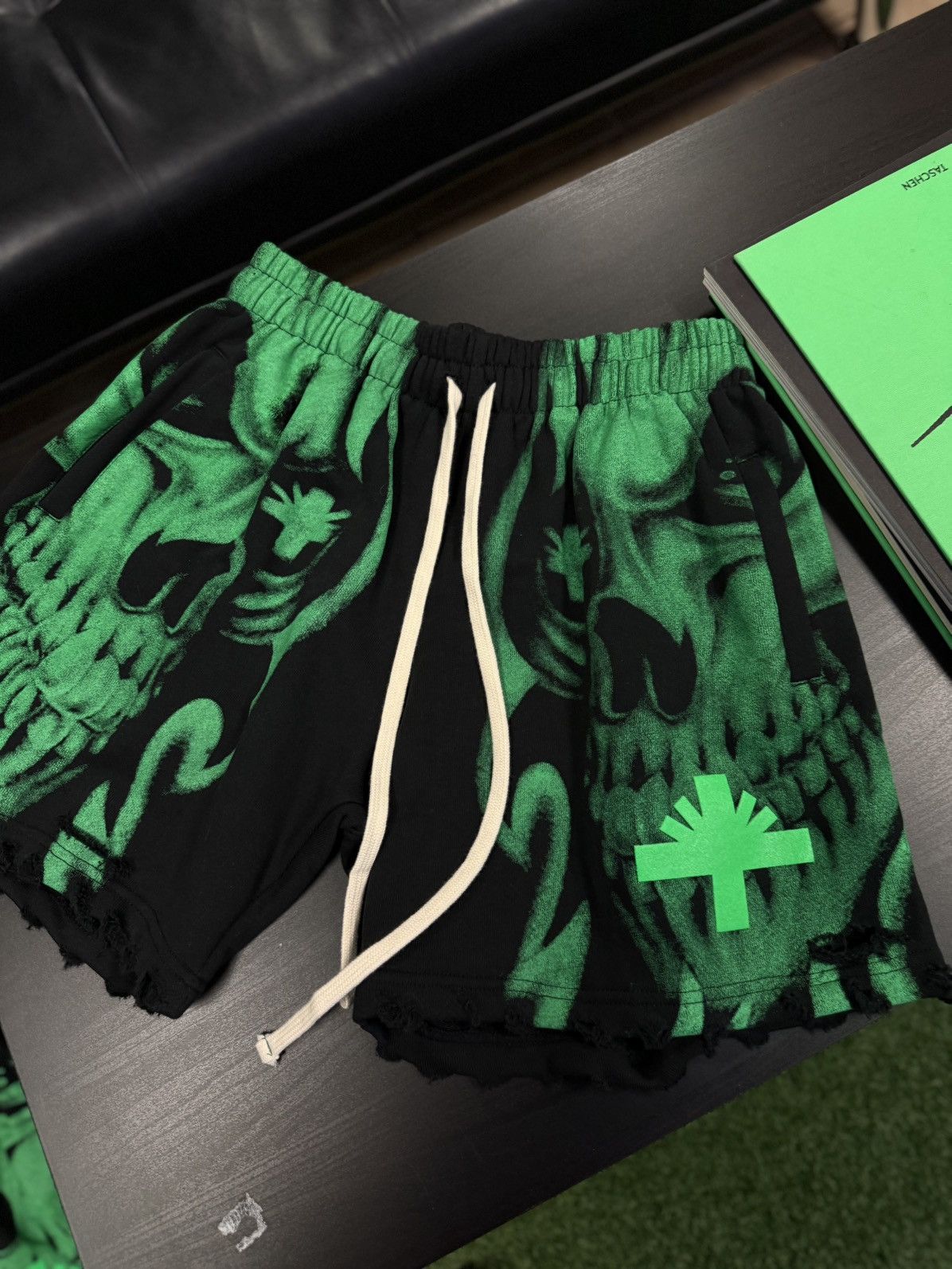 Vertabrae Vertabrae Skeleton Shorts Green Black Size M (NEW) Size US 28 / EU 44 - 4 Thumbnail