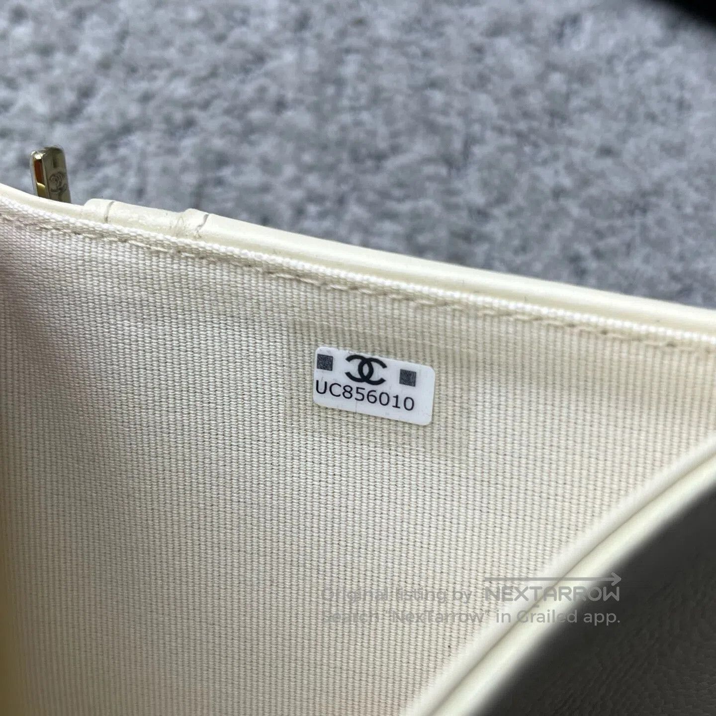 Chanel Chanel Letter-shaped patterned embossed leather passport c Size ONE SIZE - 5 Thumbnail