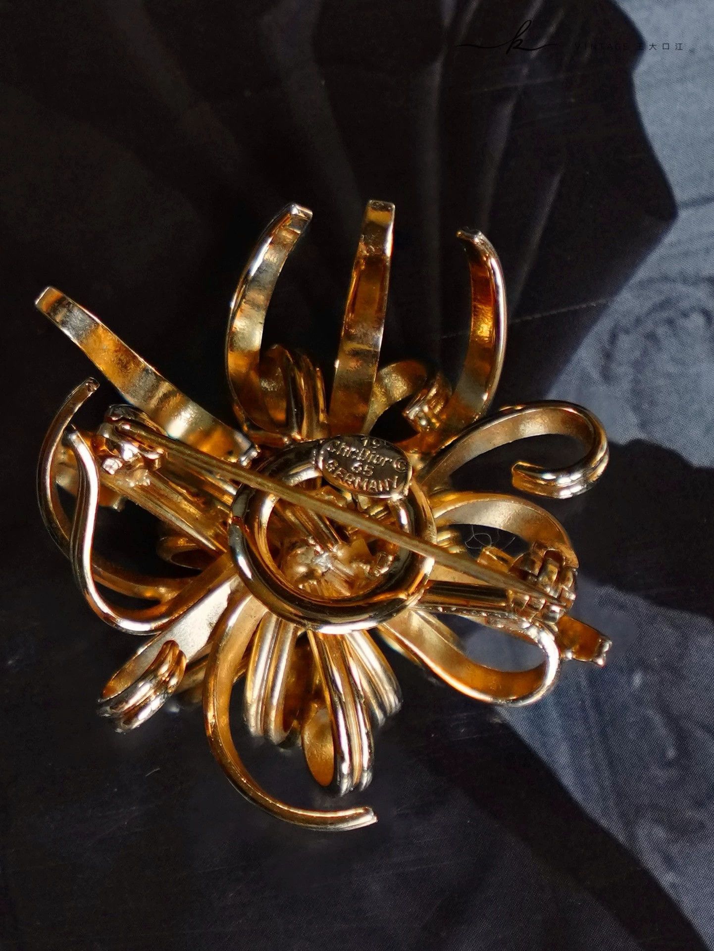 Christian Dior Monsieur Christian Dior 1965 Vintage 3D Gold Chrysanthemum Brooch Size ONE SIZE - 9 Thumbnail