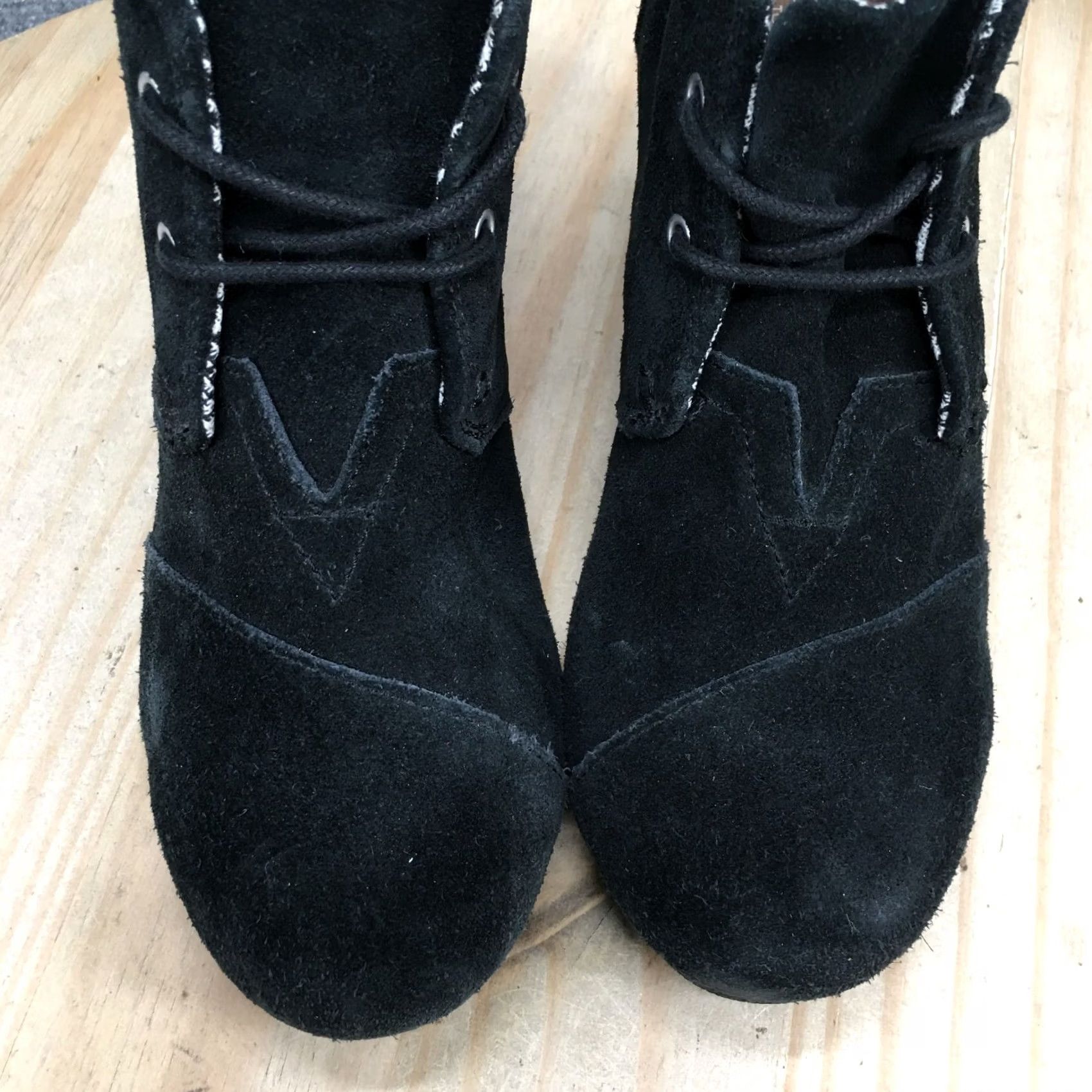 Toms TOMS Boots Womens 7.5 Desert Wedge Ankle Bootie Black Suede Lace Up Bootie Size US 8 / IT 38 - 5 Thumbnail