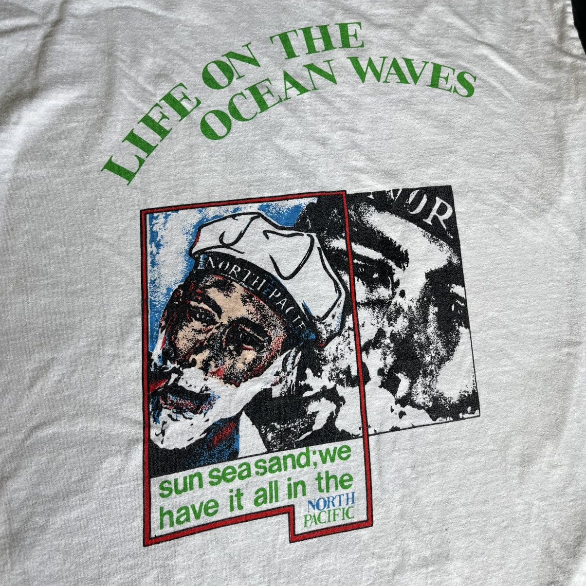 Vintage Vintage 1990s Life on the Ocean Waves 2 Tone Graphic T Shirt Size US L / EU 52-54 / 3 - 3 Thumbnail