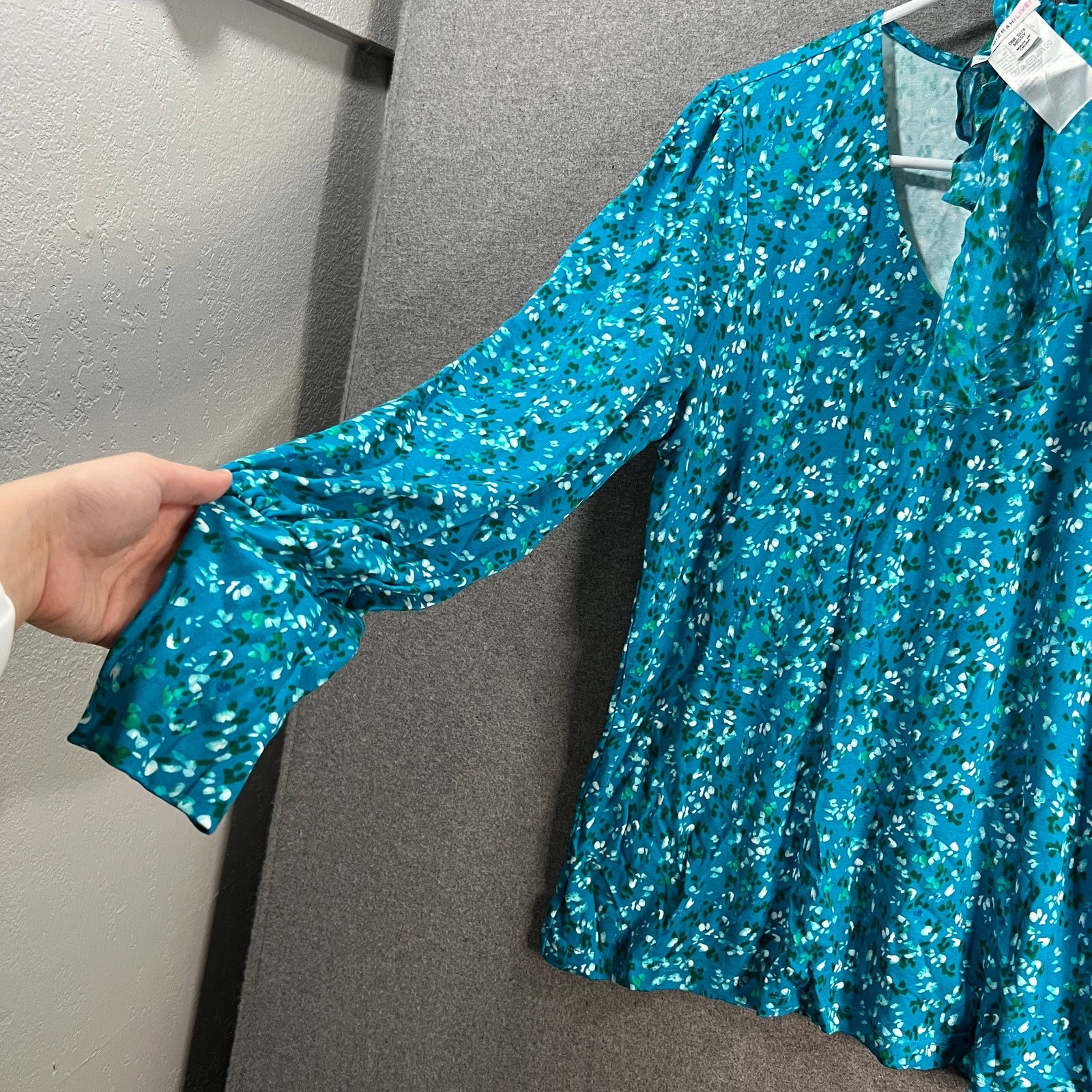 Isaac Mizrahi Isaac Mizrahi LIVE! Printed V-neck Top with Detachable Size M / US 6-8 / IT 42-44 - 9 Thumbnail