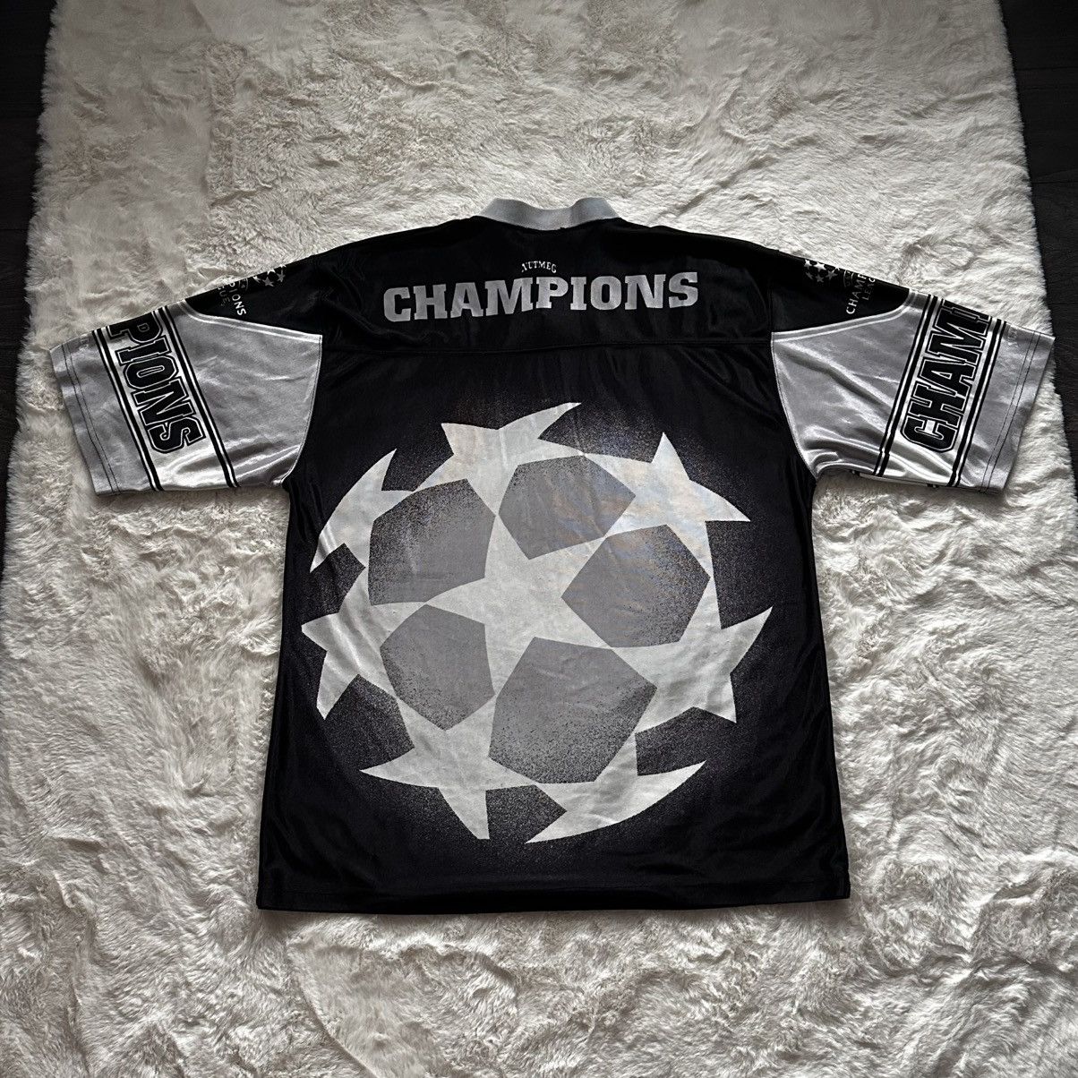 Nutmeg nutmeg vintage champions league jersey Size US L / EU 52-54 / 3 - 6 Thumbnail