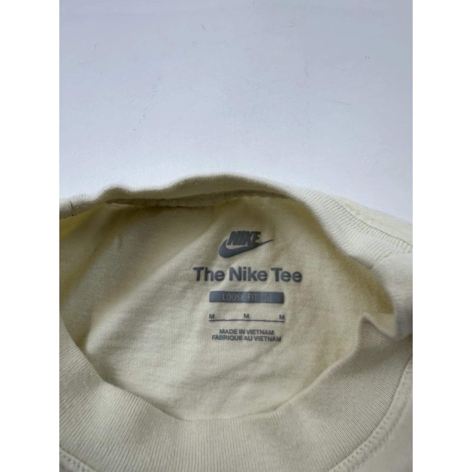 Nike VINTAGE Nike Shirt Womens Medium Yellow Short Sleeve Front Logo Loose Fit Size M / US 6-8 / IT 42-44 - 3 Thumbnail