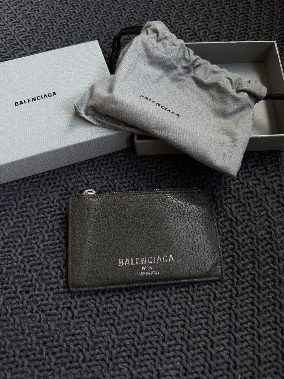【Yukiko】BALENCIAGA ケース Balenciaga Balenciaga Logo Debossed Zipped Card Holder | Grailed