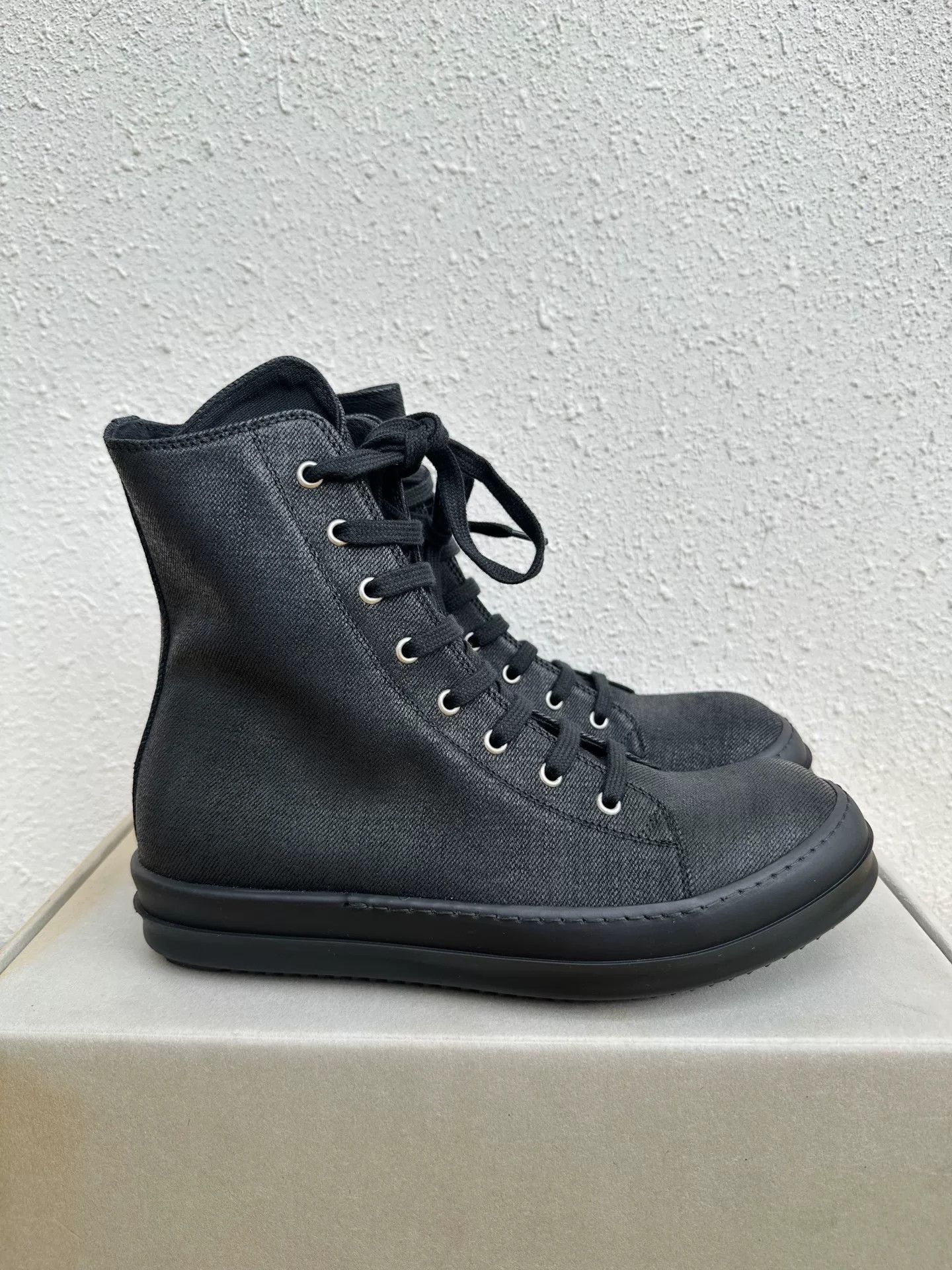 Rick Owens Rick Owens Waxed Converse High-Top Black Size US 8 / EU 41 - 1 Thumbnail