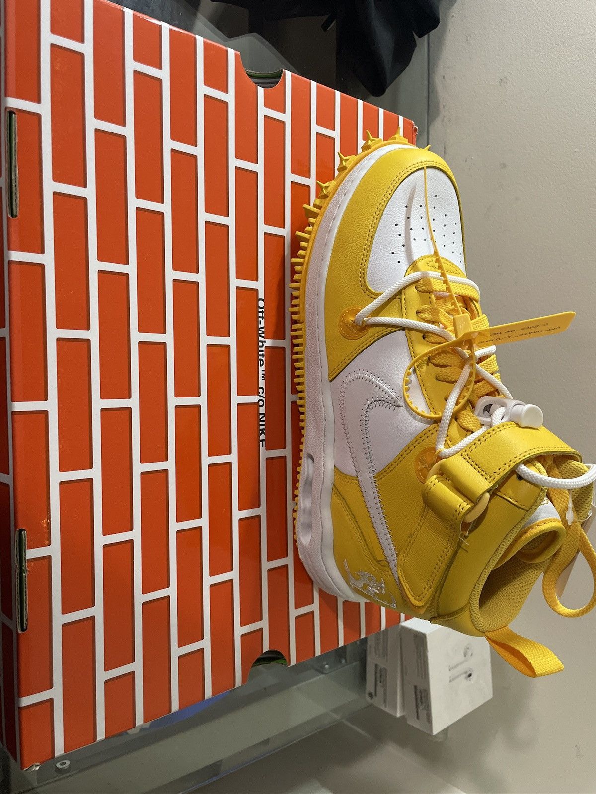 image of Nike x Off White Air Force 1 Mid Sp Lthr Shoes in Yellow, Men's (Size 10)