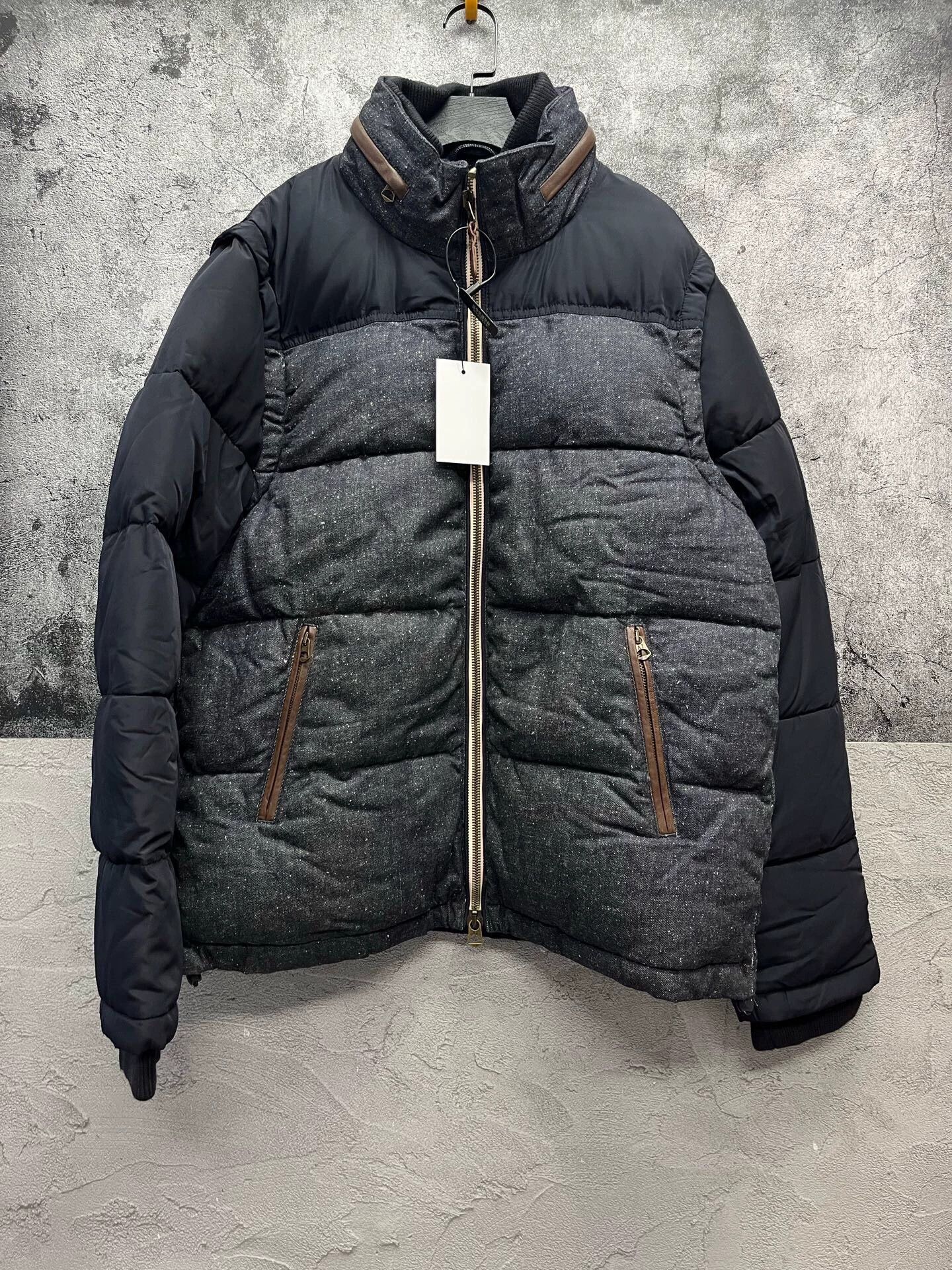 Armani Armani Jeans solid puffer jacket size 54 new Size US L / EU 52-54 / 3 - 1 Thumbnail