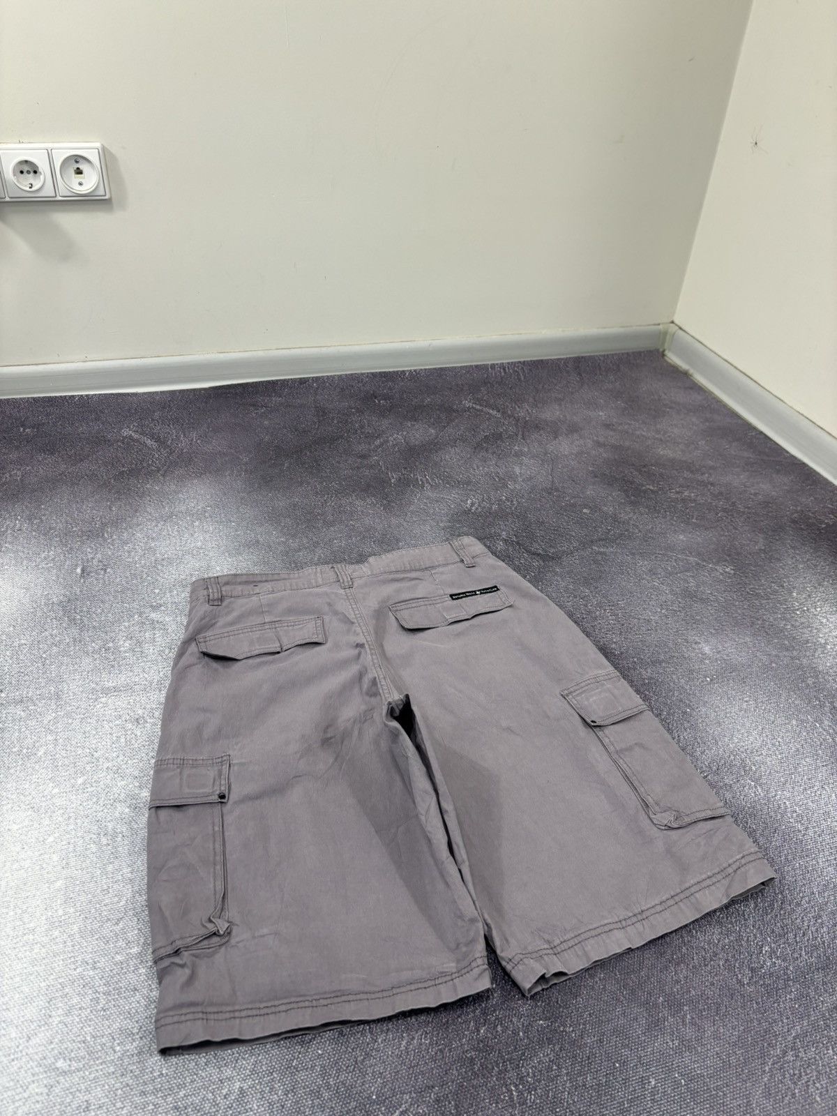 Beverly Hills Polo Club Beverly Hills Polo Club Y2K Zip Pockets Hype Cargo Shorts Size US 30 / EU 46 - 12 Thumbnail