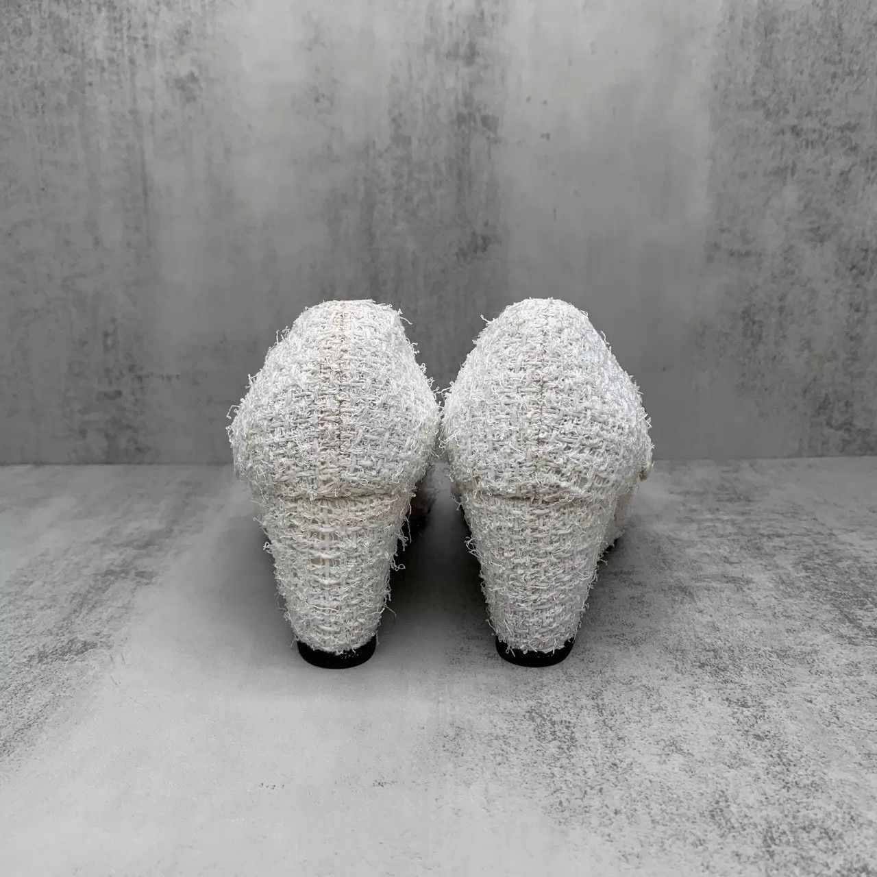 Chanel Chanel White Tweed Heels 36.5 95 New Size US 6 / IT 36 - 5 Thumbnail