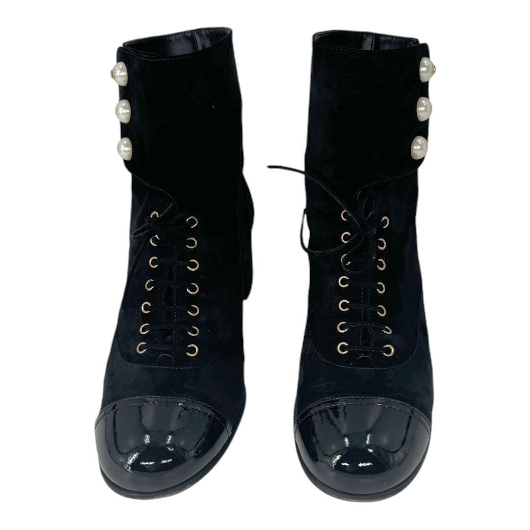 Chanel Chanel Suede Pearl CC Logo Patent Cap Toe Short Boots Size US 10 / IT 40 - 5 Thumbnail