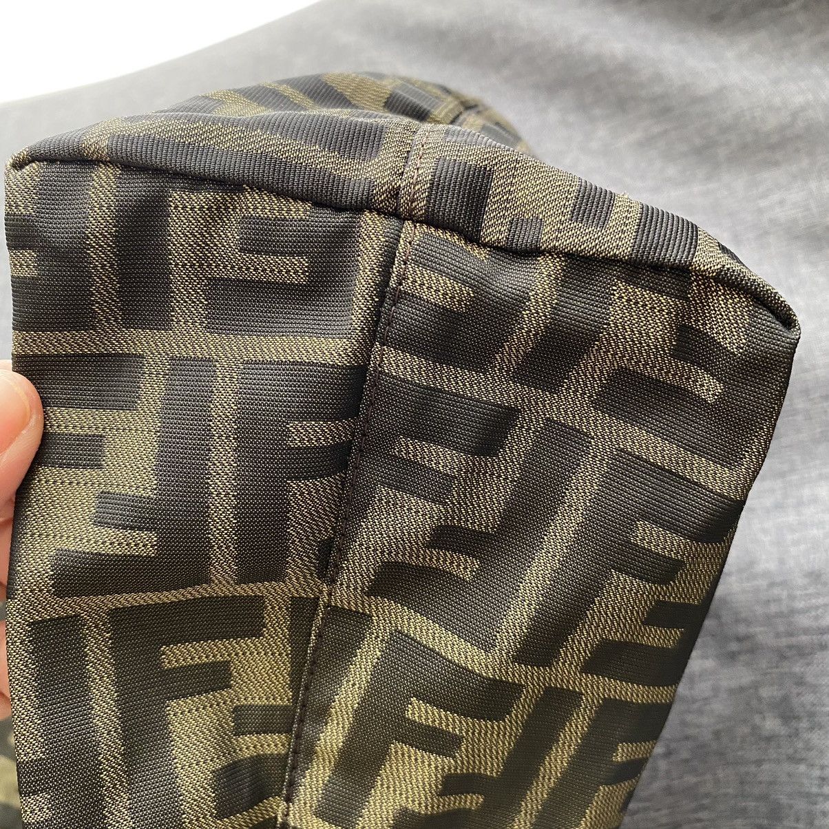 Fendi FENDI Zucca Monogram Tote. Size ONE SIZE - 13 Thumbnail