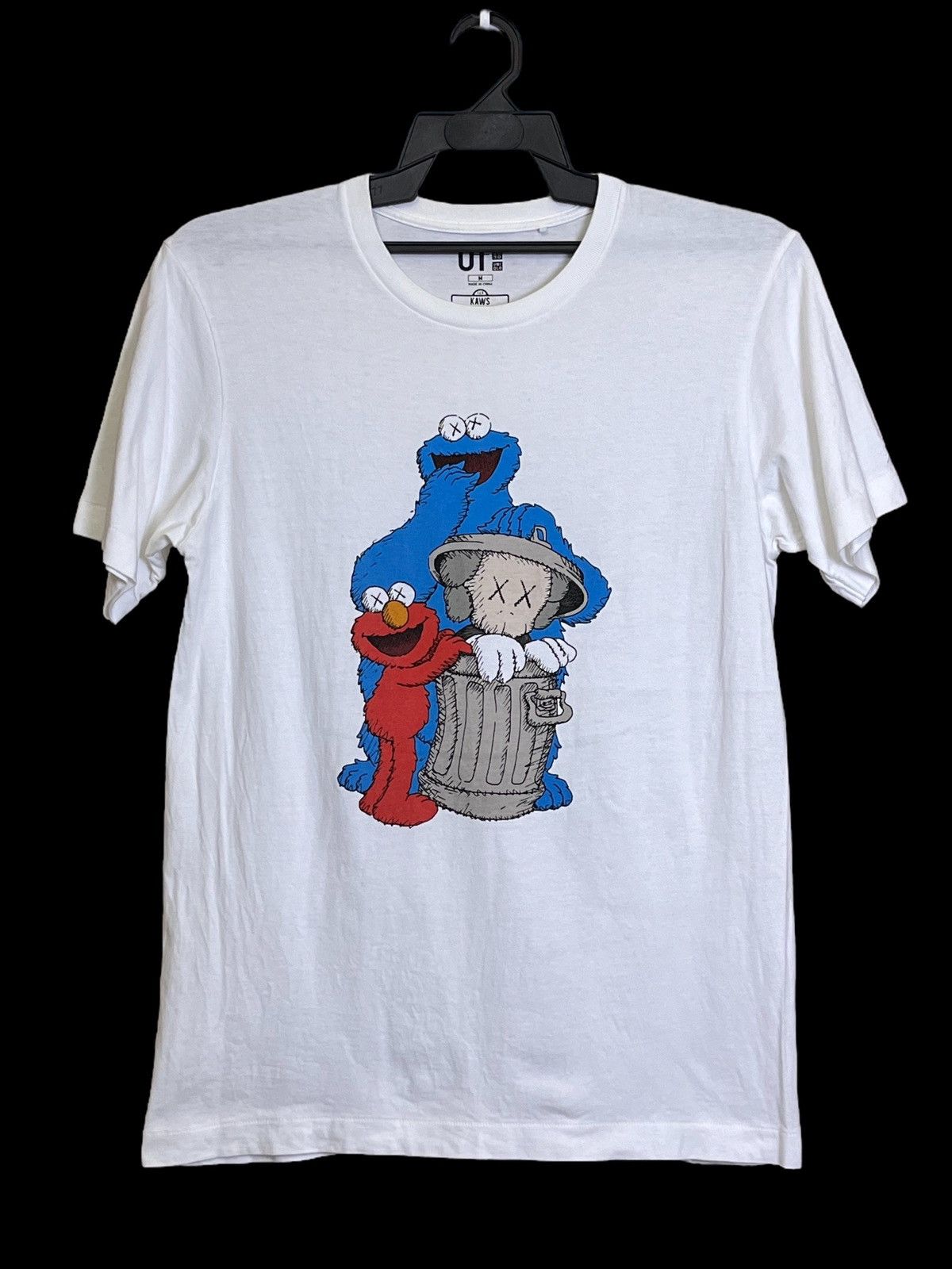 Kaws × Uniqlo GRAIL🔥UNIQLO x KAWS x SESAME STREET COLLABORATION T SHIRT Size US M / EU 48-50 / 2 - 1 Thumbnail
