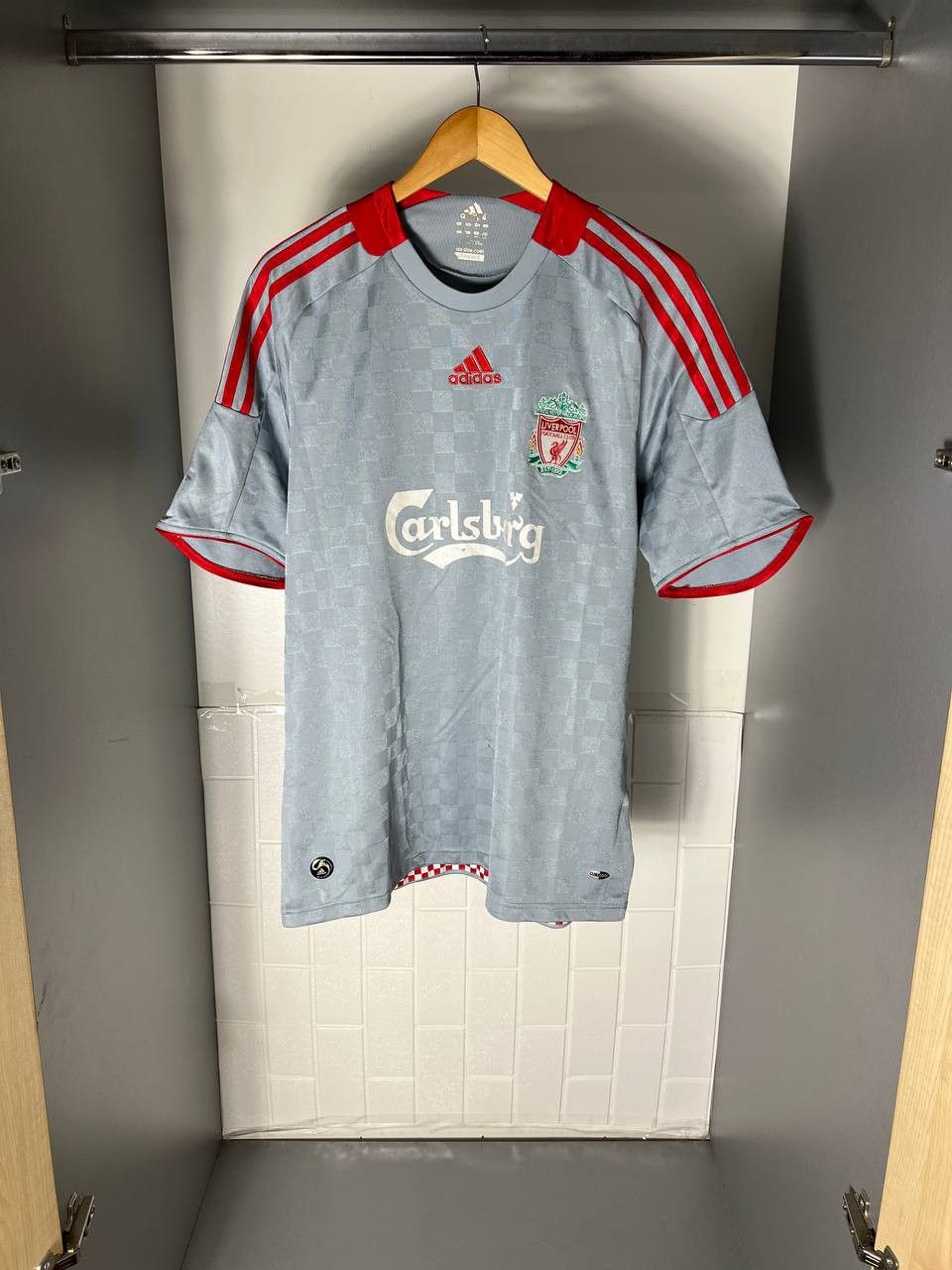 Adidas VINTAGE ADIDAS FC LIVERPOOL ENGLAND SOCCER JERSEY RETRO Y2K Size US L / EU 52-54 / 3 - 1 Thumbnail