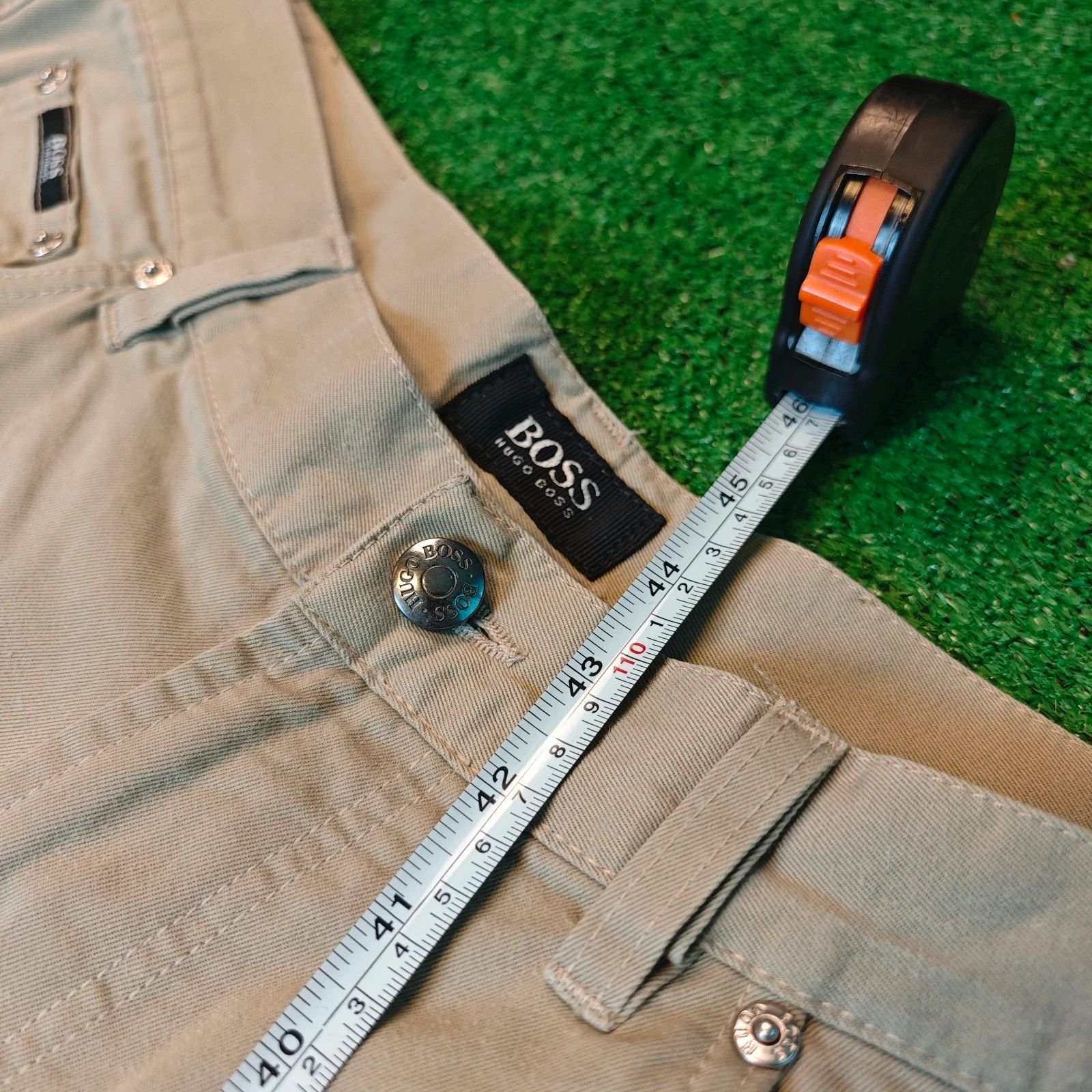 Hugo Boss Vintage Hugo Boss Pants Mens 36x34 Beige Straight Baggy Size US 36 / EU 52 - 14 Thumbnail