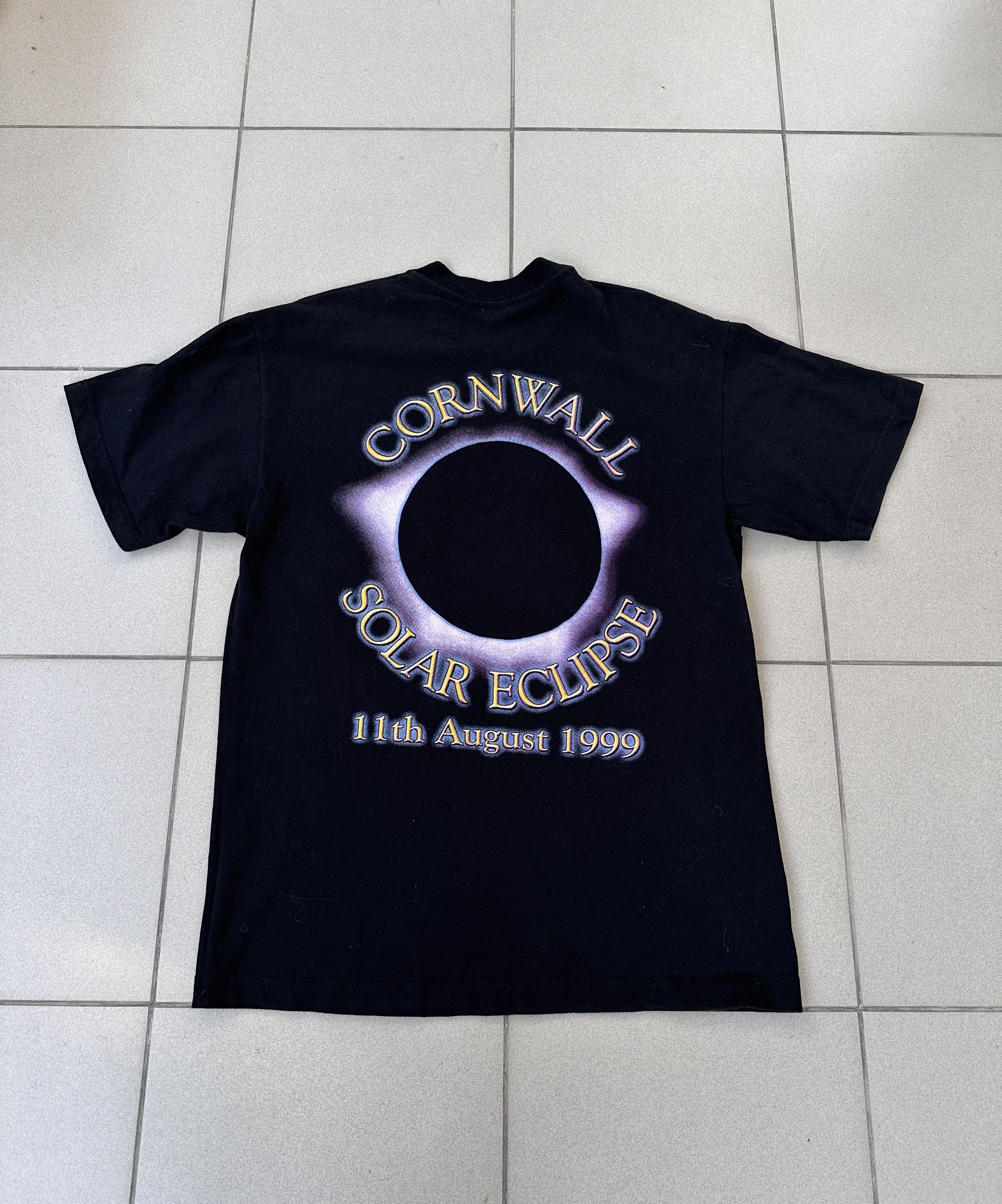 Vintage Vintage WOW Cornwall Solar Eclipse 1999 tee Size US L / EU 52-54 / 3 - 5 Thumbnail
