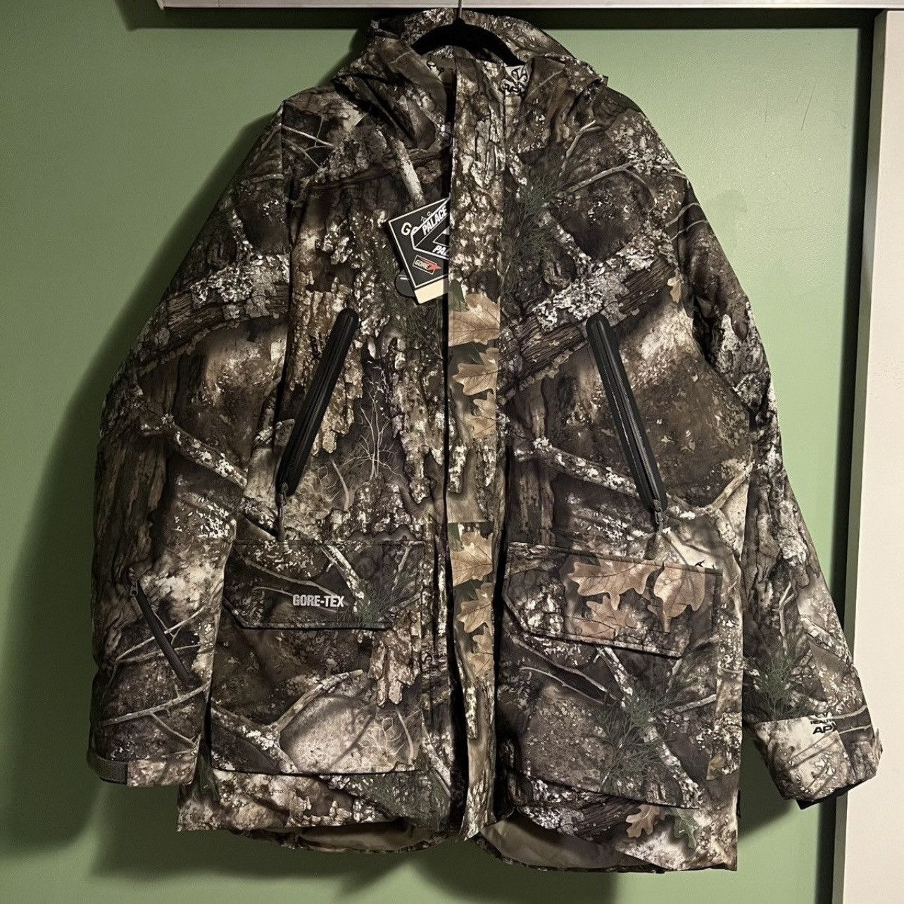 Palace GORE-TEX CARGO DOWN PARKA REALTREE APX Size US XL / EU 56 / 4 - 1 Thumbnail