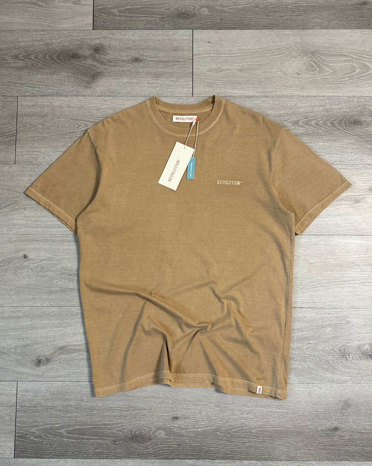 Other Sample NWT Revolution of 1995 Embroidered Logo T-Shirt Large Size US L / EU 52-54 / 3 - 1 Thumbnail