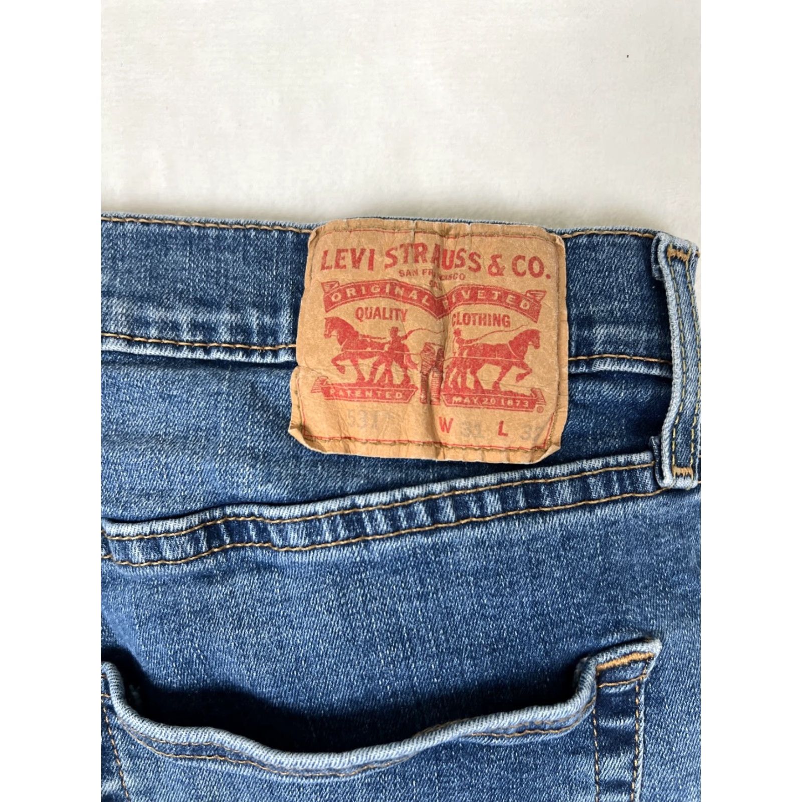 Levi's Levi's 531 Jeans Mens 30x32 Athletic Fit Straight Leg Denim Medium Wash Blue 5-Pocket Design Jeans Mens (Regular) 30x32 Straight Rise Mid Inseam 32 Size US 30 / EU 46 - 7 Thumbnail