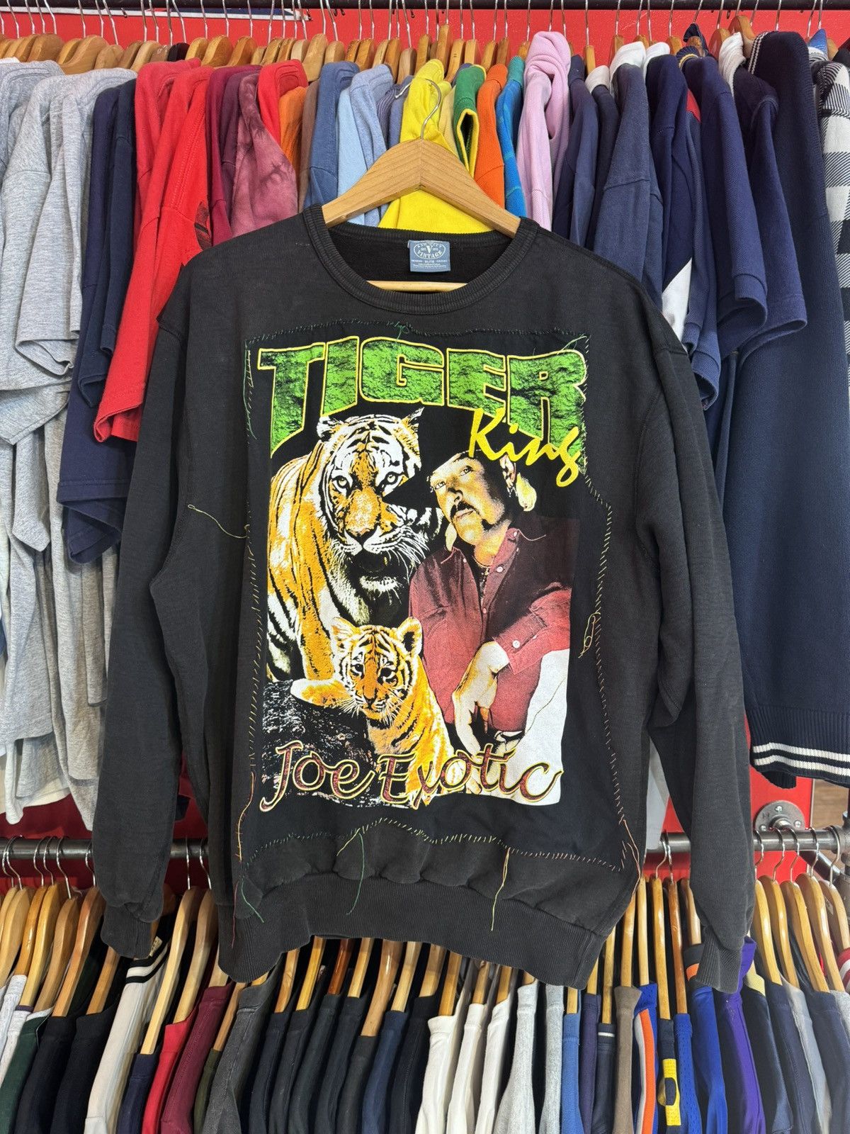 Rap Tees × Vintage Vintage Tiger King Joe Exotic Cut & Sew Sweatshirt Size US XL / EU 56 / 4 - 1 Thumbnail