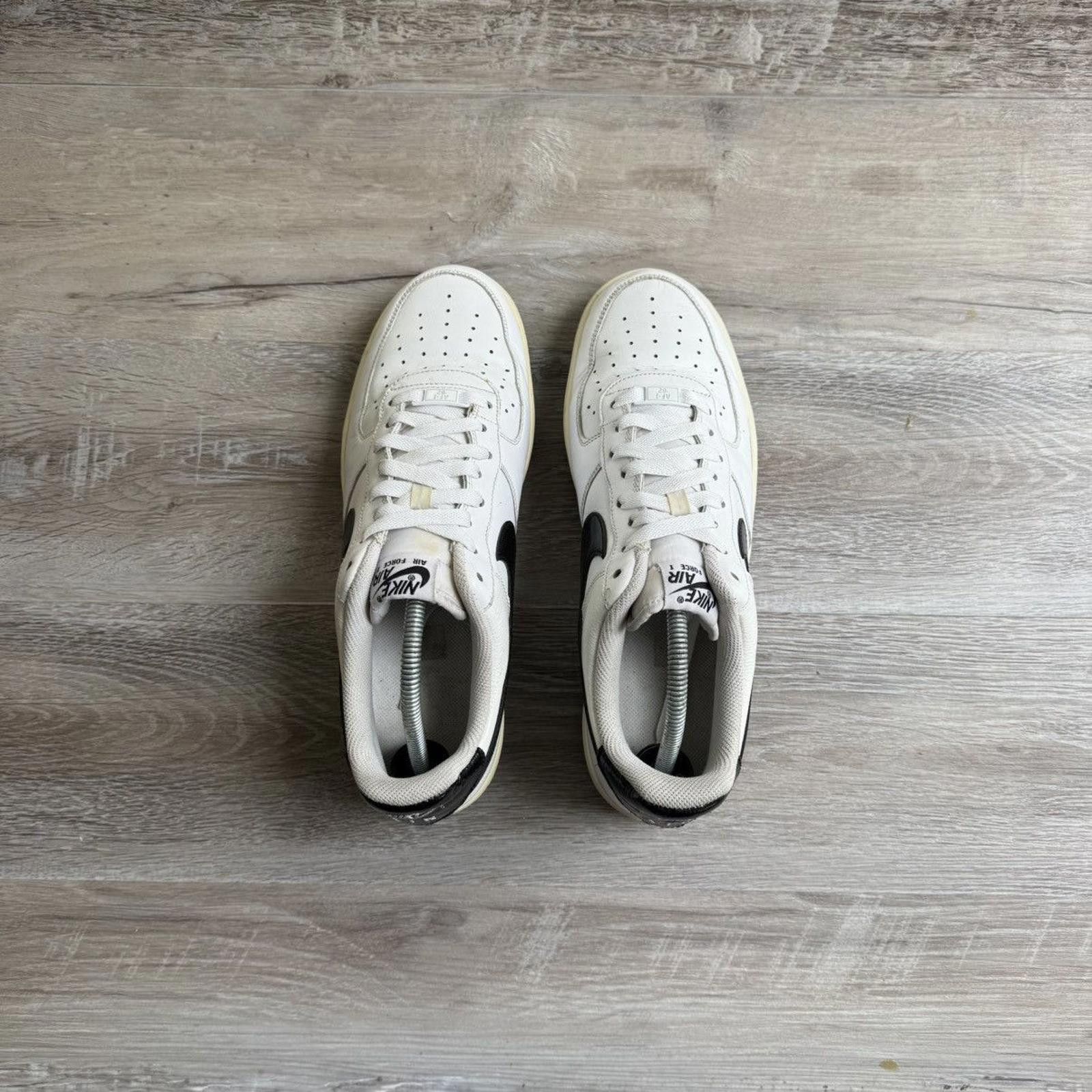 Nike NIKE • VNTG Air Force 1 '07 "White/Black" (10M) Size US 10 / EU 43 - 12 Thumbnail