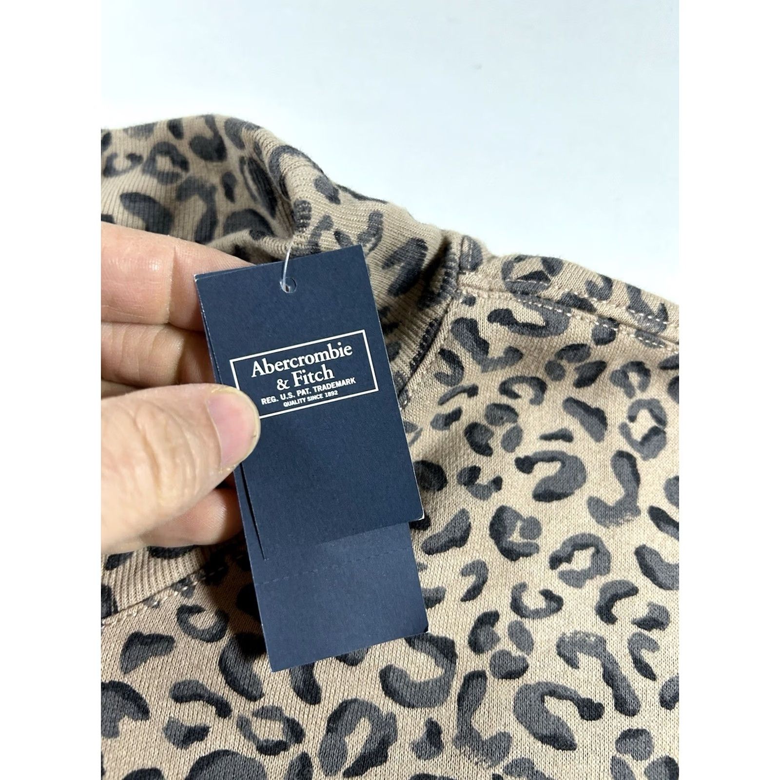 Abercrombie & Fitch Abercrombie & Fitch Leopard Cheetah Print Pullover Shirt Womens Small Multicolor Activewear Sweatshirt Size S / US 4 / IT 40 - 7 Thumbnail