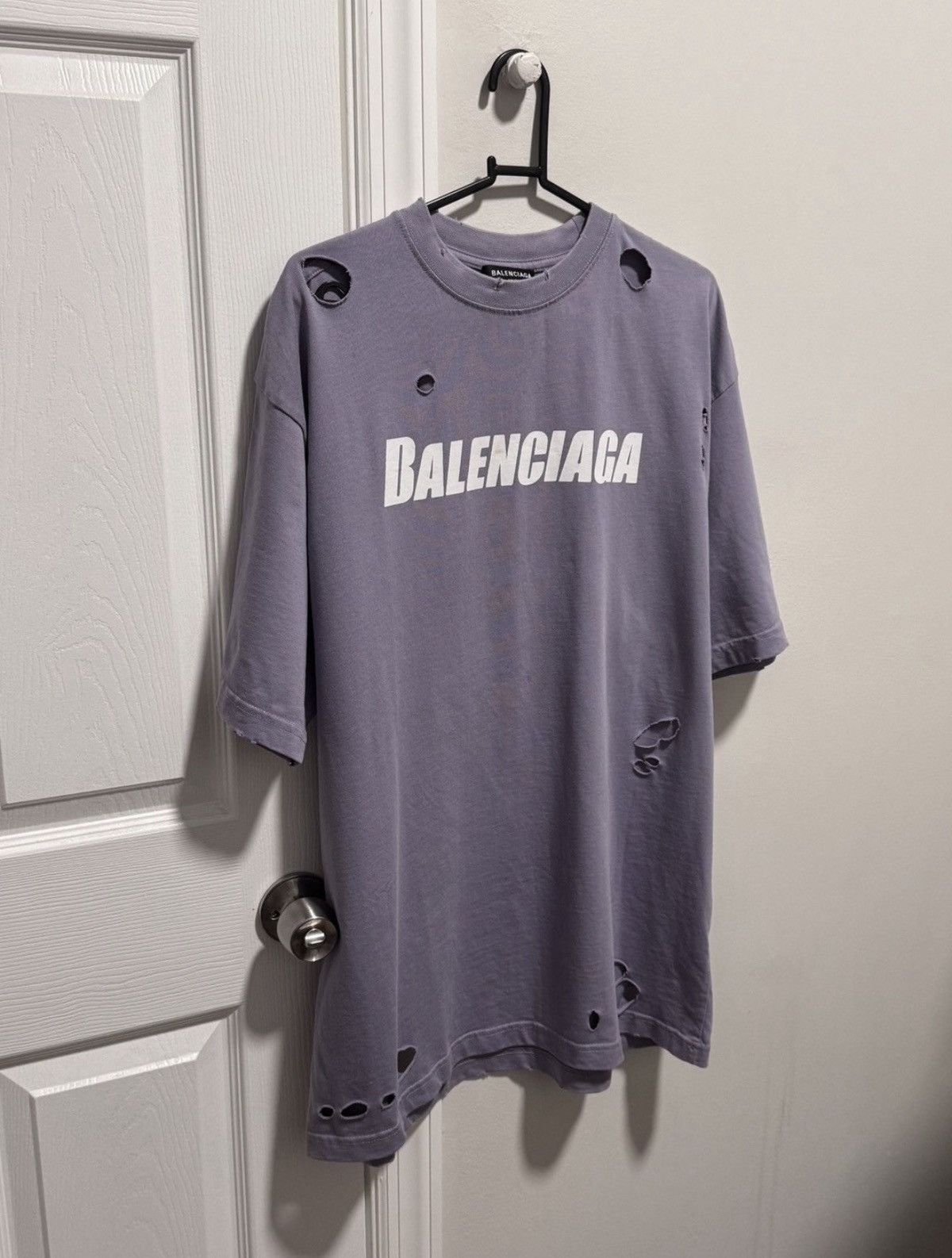 Balenciaga Balenciaga Oversized Distressed Logo Tee Size US M / EU 48-50 / 2 - 1 Thumbnail