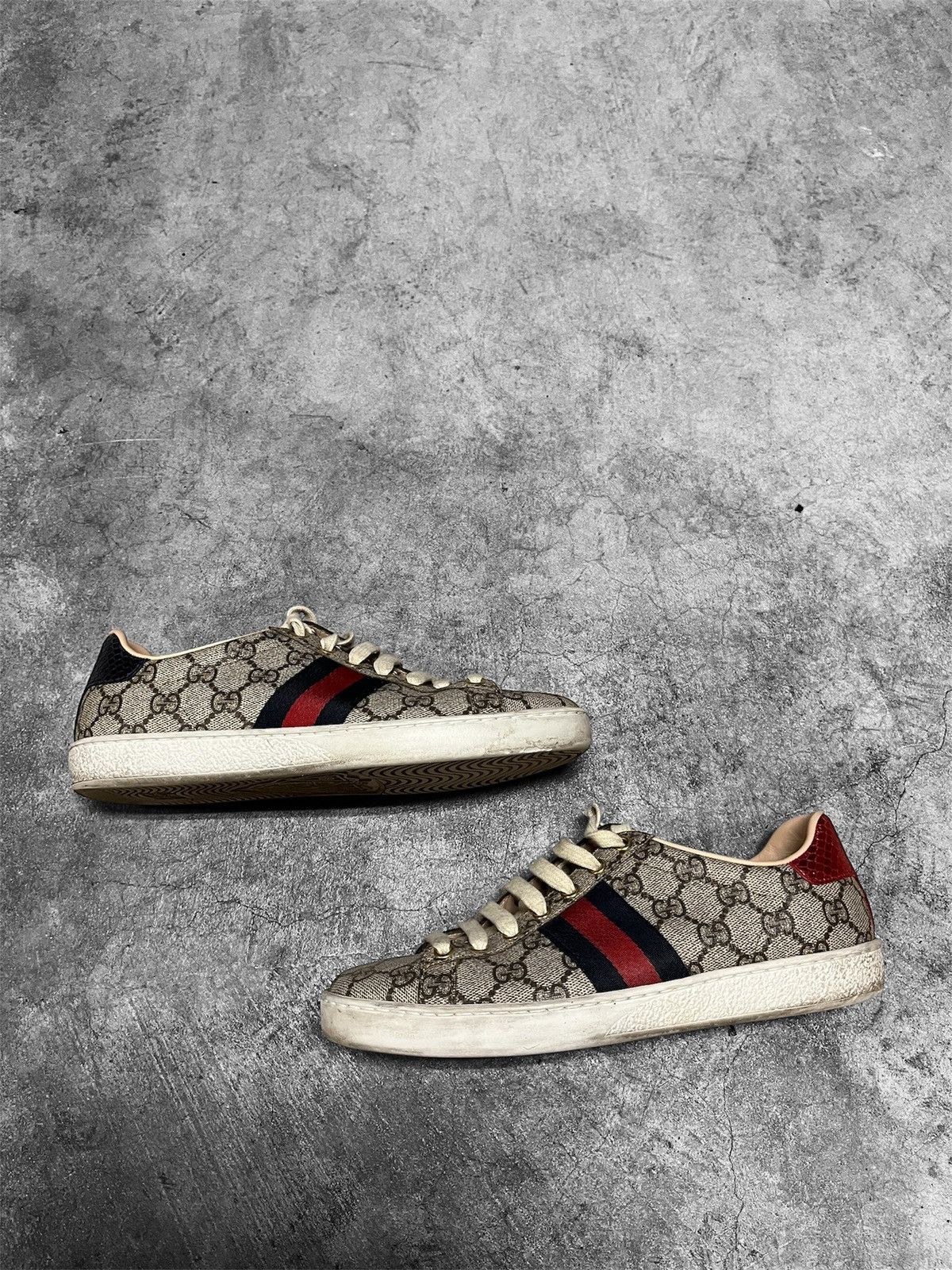 Gucci Gucci GG Supreme Womans Low Pop Logo Sneaker Beige Size US 8 / IT 38 - 1 Thumbnail