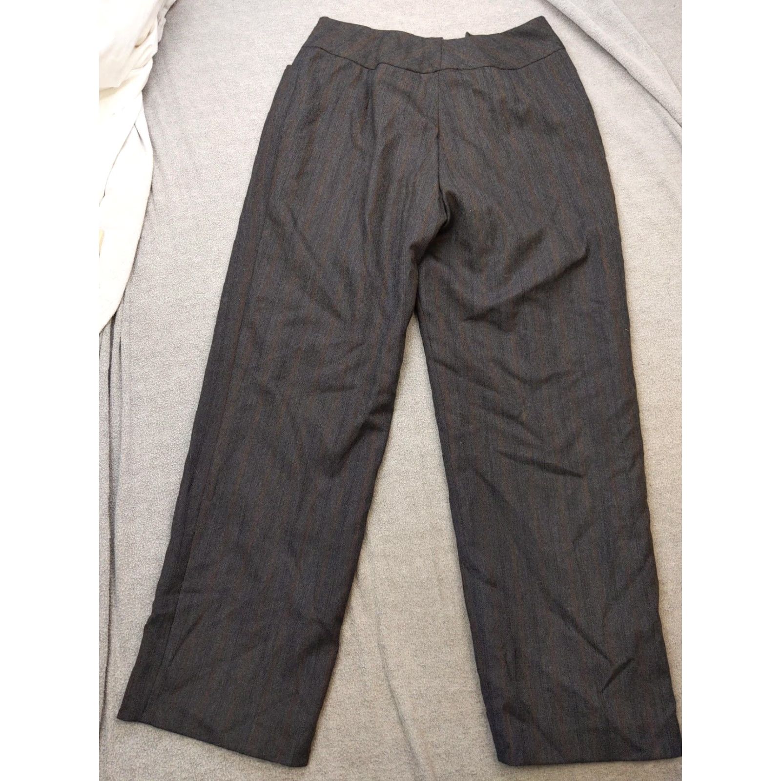 Vintage Harve Benard Pants Womens 12 Gray Wool Pinstripe Dress Workwear Straight Leg Pants, Twill, Lined, Front Zip, Pockets, Flat Front, Business Size 34" / US 12 / IT 48 - 6 Thumbnail