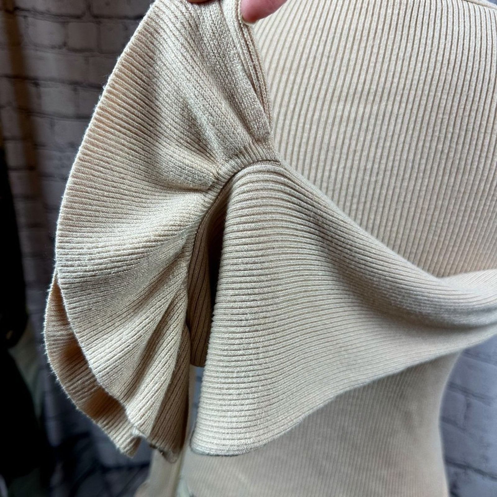 Express Express Cold Shoulder V Neck Bell Sleeve Sweater Blush M Size M / US 6-8 / IT 42-44 - 7 Thumbnail