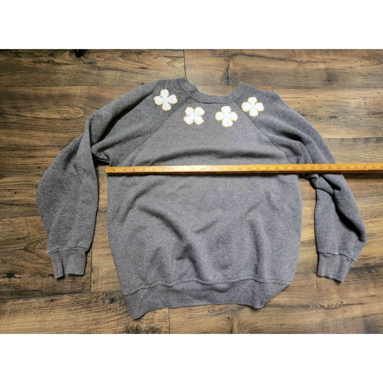 Tultex VINTAGE Tultex USA Crewneck Sweatshirt Womens L Gray Floral Puff Paint Pullover Activewear Size L / US 10 / IT 46 - 2 Thumbnail