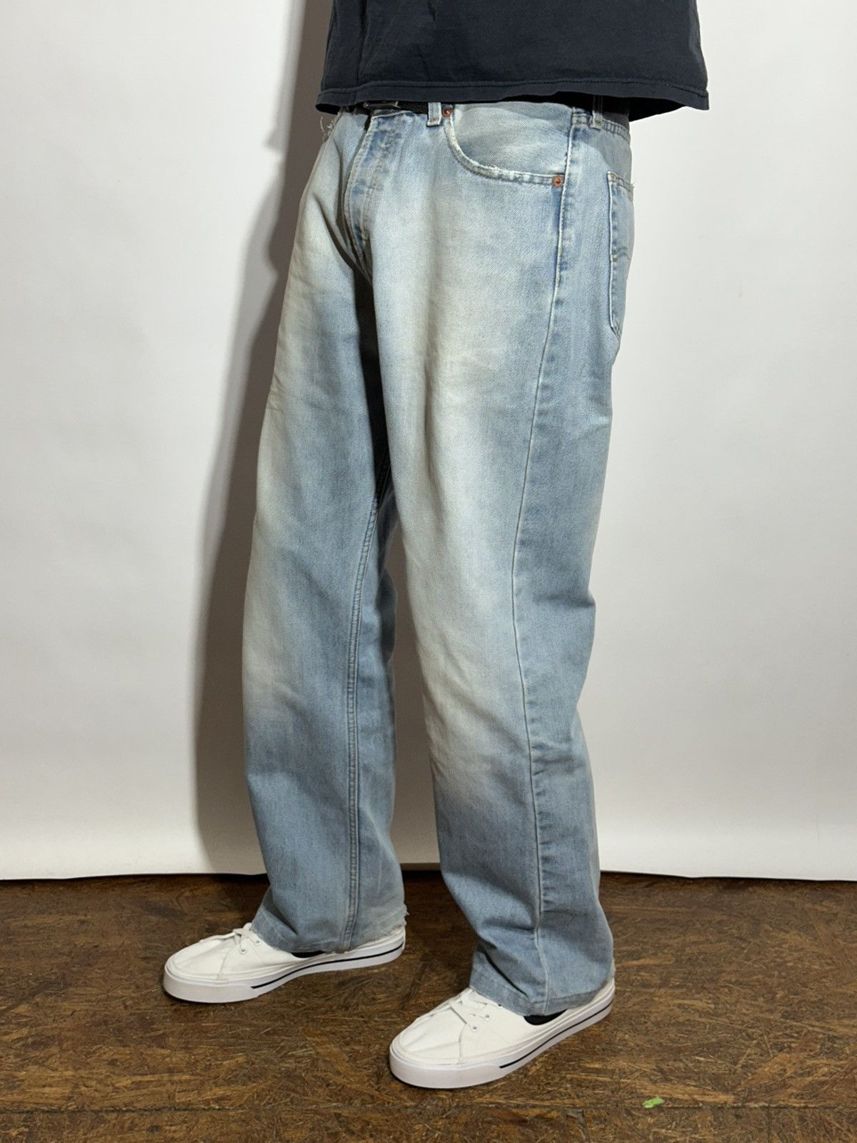 Levi's Vintage Clothing Vintage 90s Levi's Distressed Baggy-Fit Size US 34 / EU 50 - 1 Thumbnail