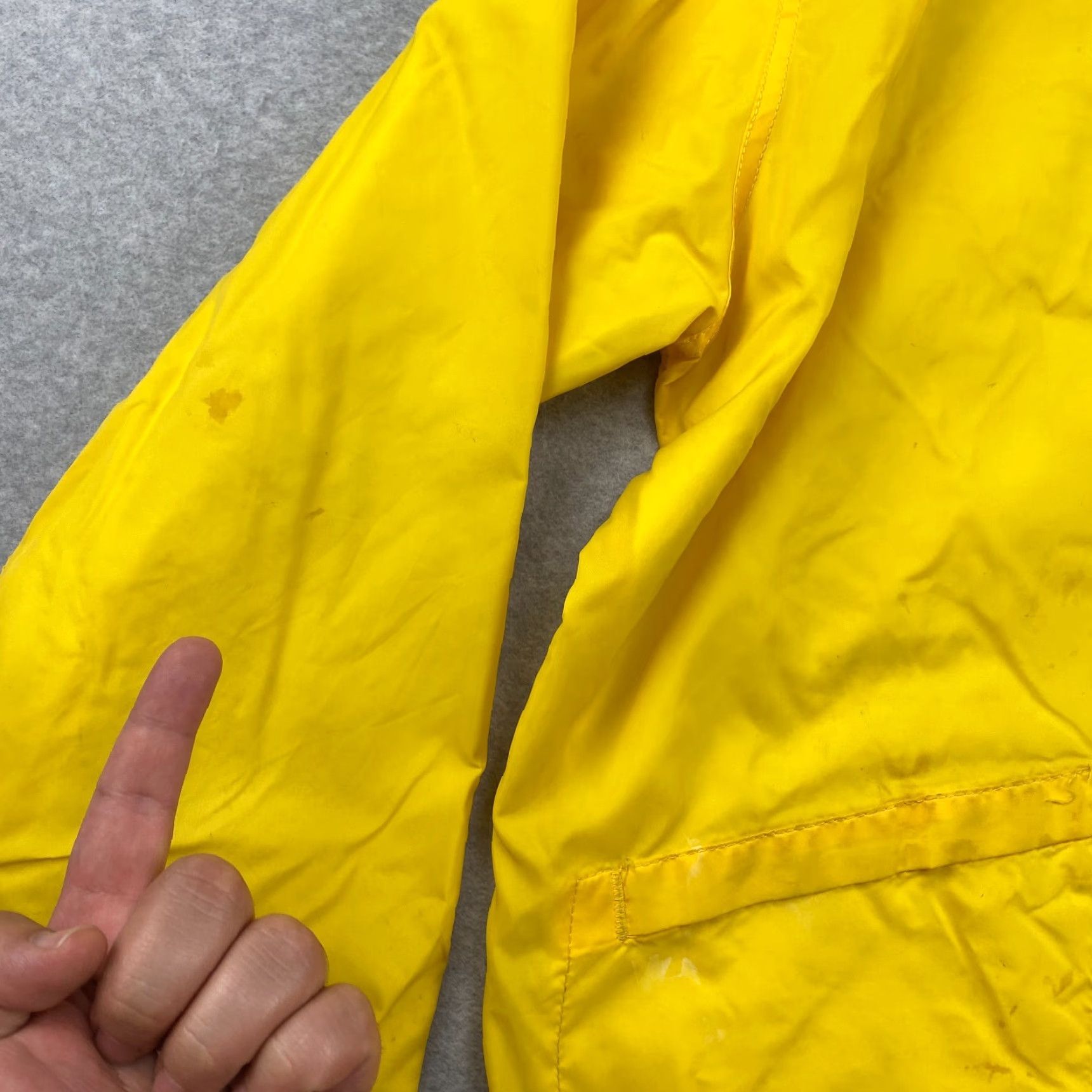 Dunbrooke VINTAGE Dunbrooke Jacket Mens L Yellow Nylon Snap Windbreaker All Seasons Pockets Logo Military Size US L / EU 52-54 / 3 - 5 Thumbnail
