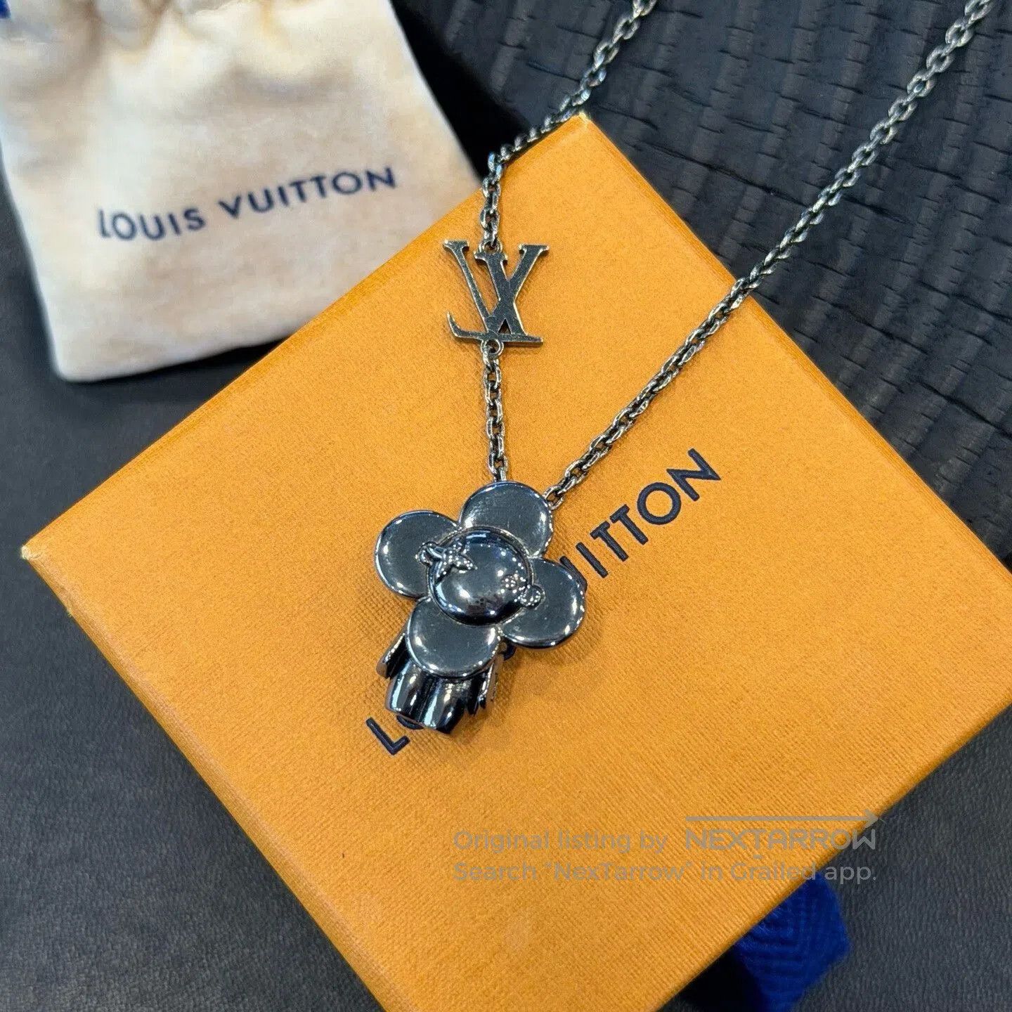 Louis Vuitton Louis Vuitton Vivienne Sunflower Pendant Necklace. Size ONE SIZE - 1 Thumbnail