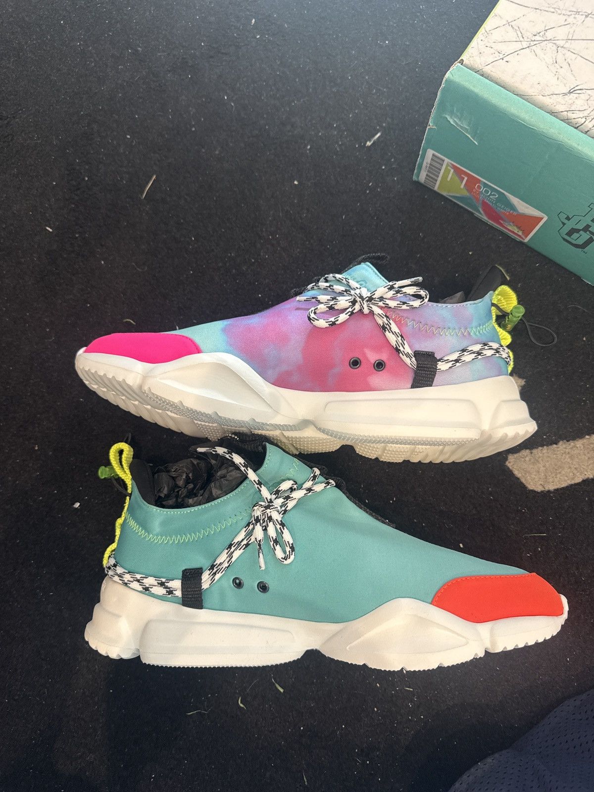 John Geiger John Geiger 002 low what the size 11 Size US 11 / EU 44 - 5 Thumbnail