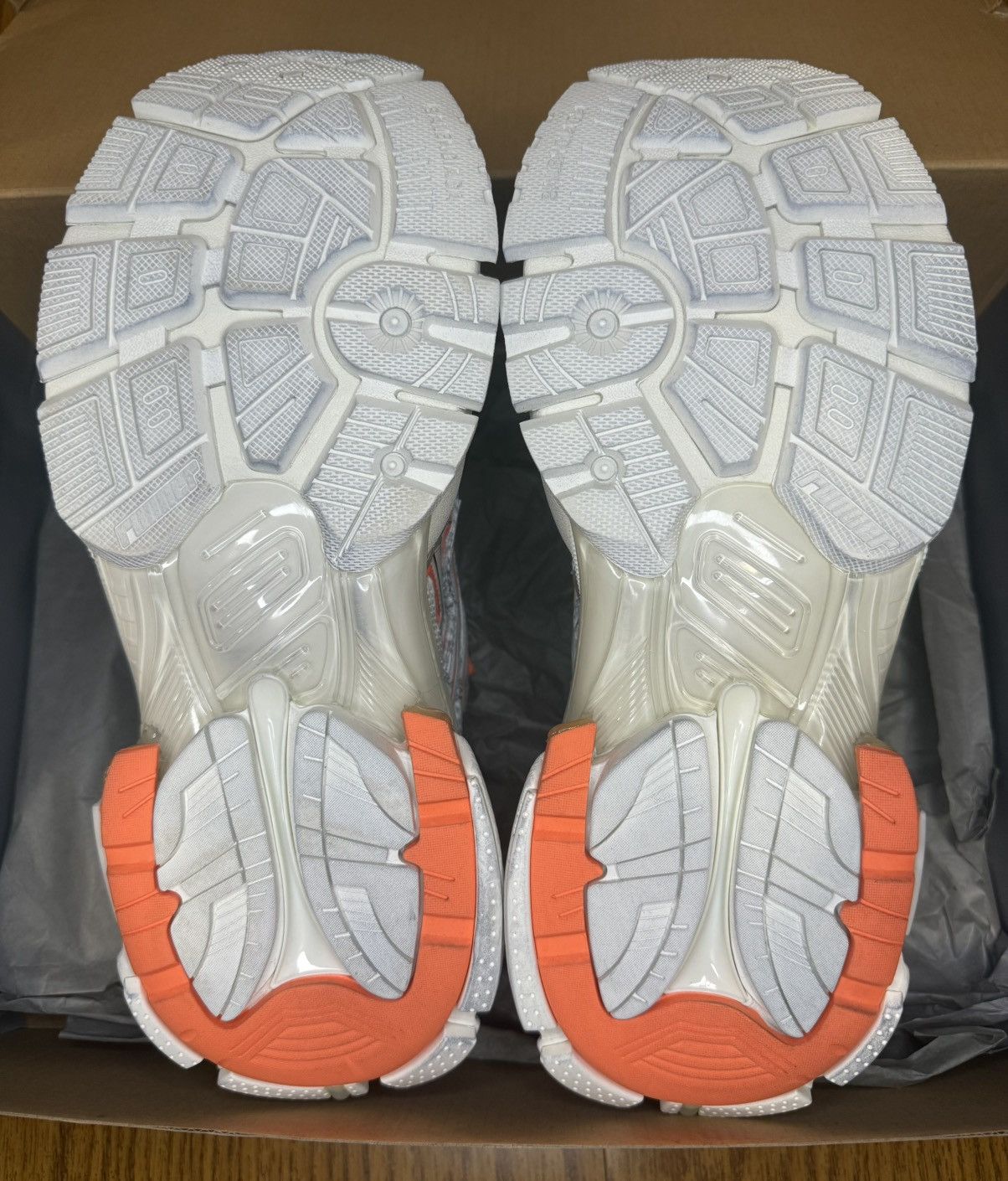 Balenciaga Balenciaga Runner Sneaker (White/Orange) Size US 8 / EU 41 - 6 Thumbnail