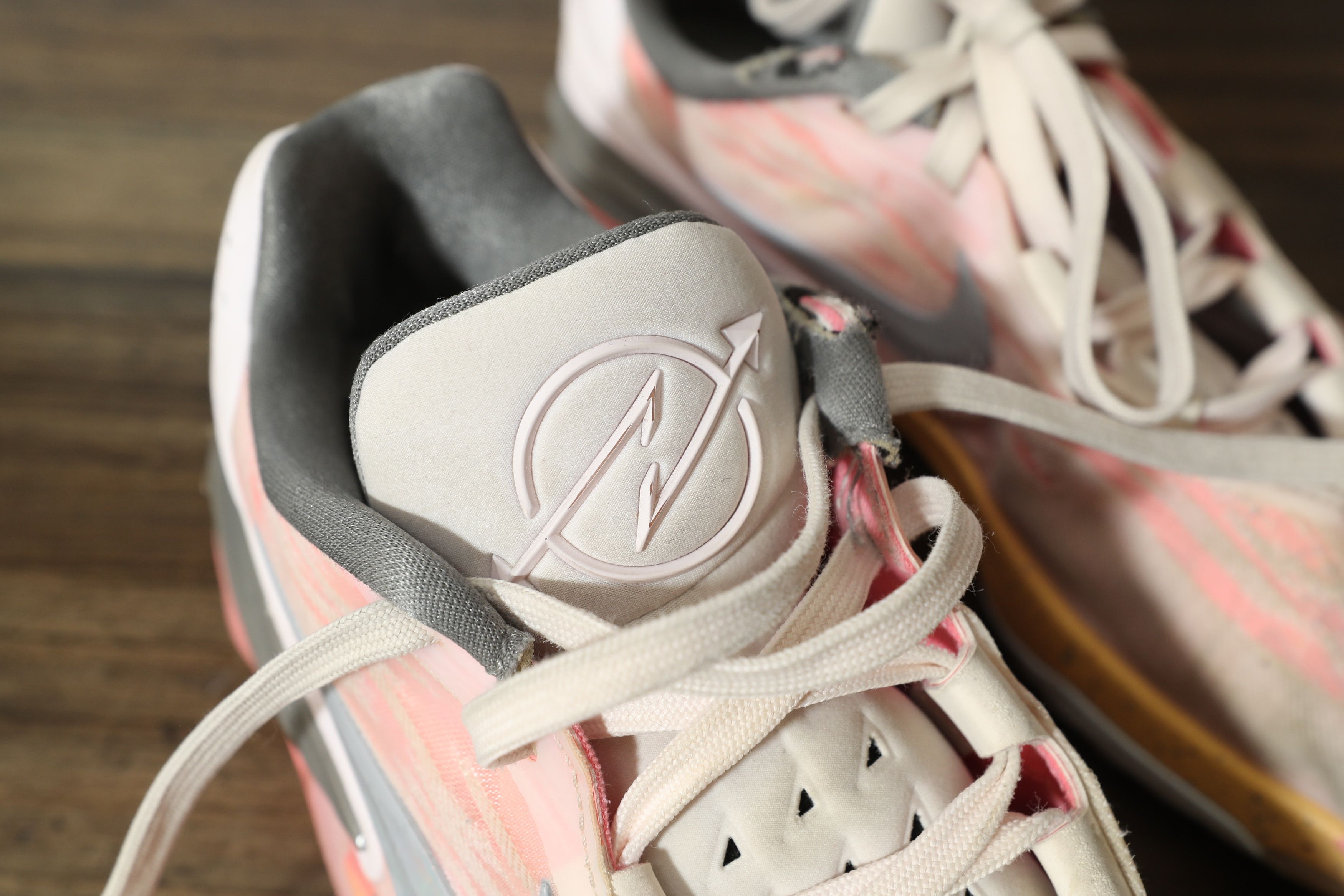 Nike Nike Zoom GT Cut 2 (8.5) Size US 8.5 / EU 41-42 - 15 Thumbnail