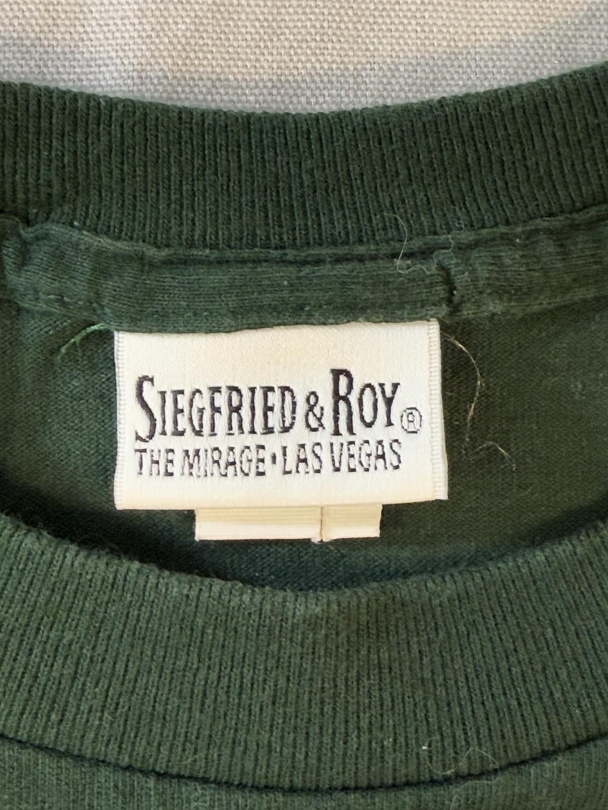 Designer VTG Siegfried and Roy T-shirt Tigers Mirage Christmas XXL Size US XXL / EU 58 / 5 - 2 Thumbnail