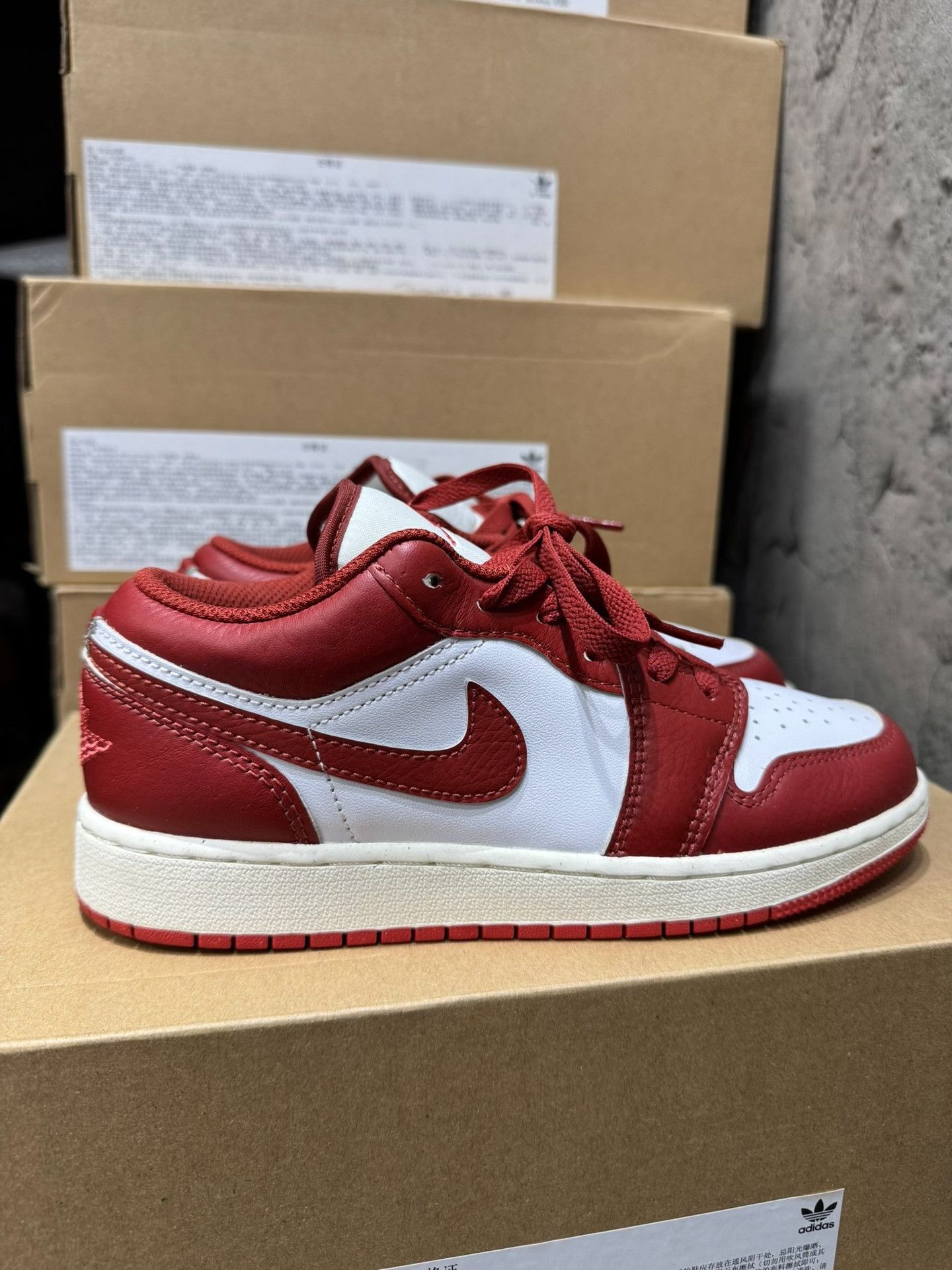 Nike Nike Red Lowtop Sneakers 36 Men Size US 5 / EU 37 - 1 Thumbnail