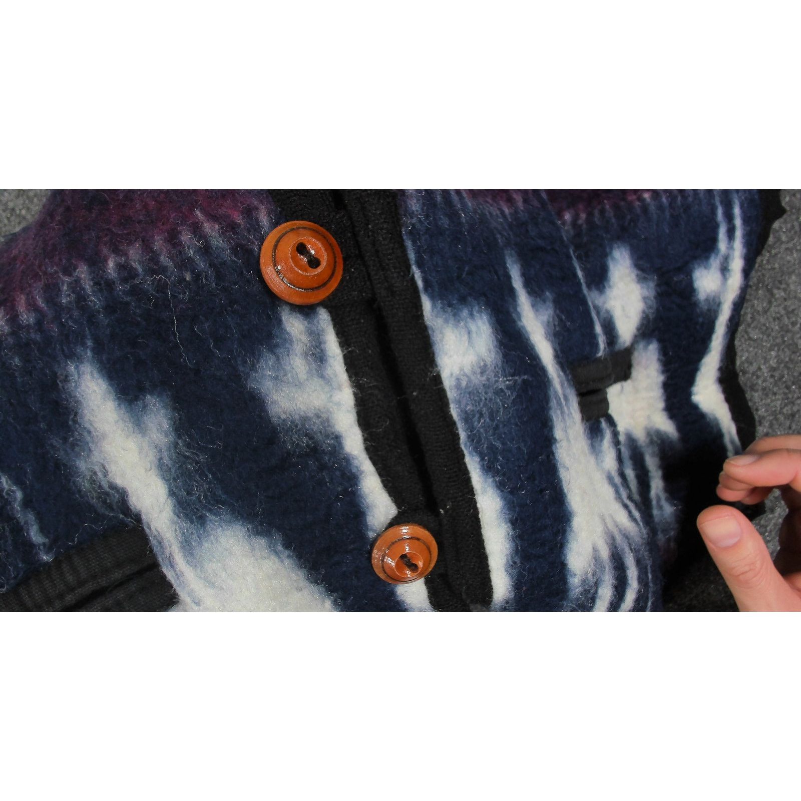 Vintage Vintage Lematex Wool Ikat Vest Cropped Boxy L Size US L / EU 52-54 / 3 - 7 Thumbnail